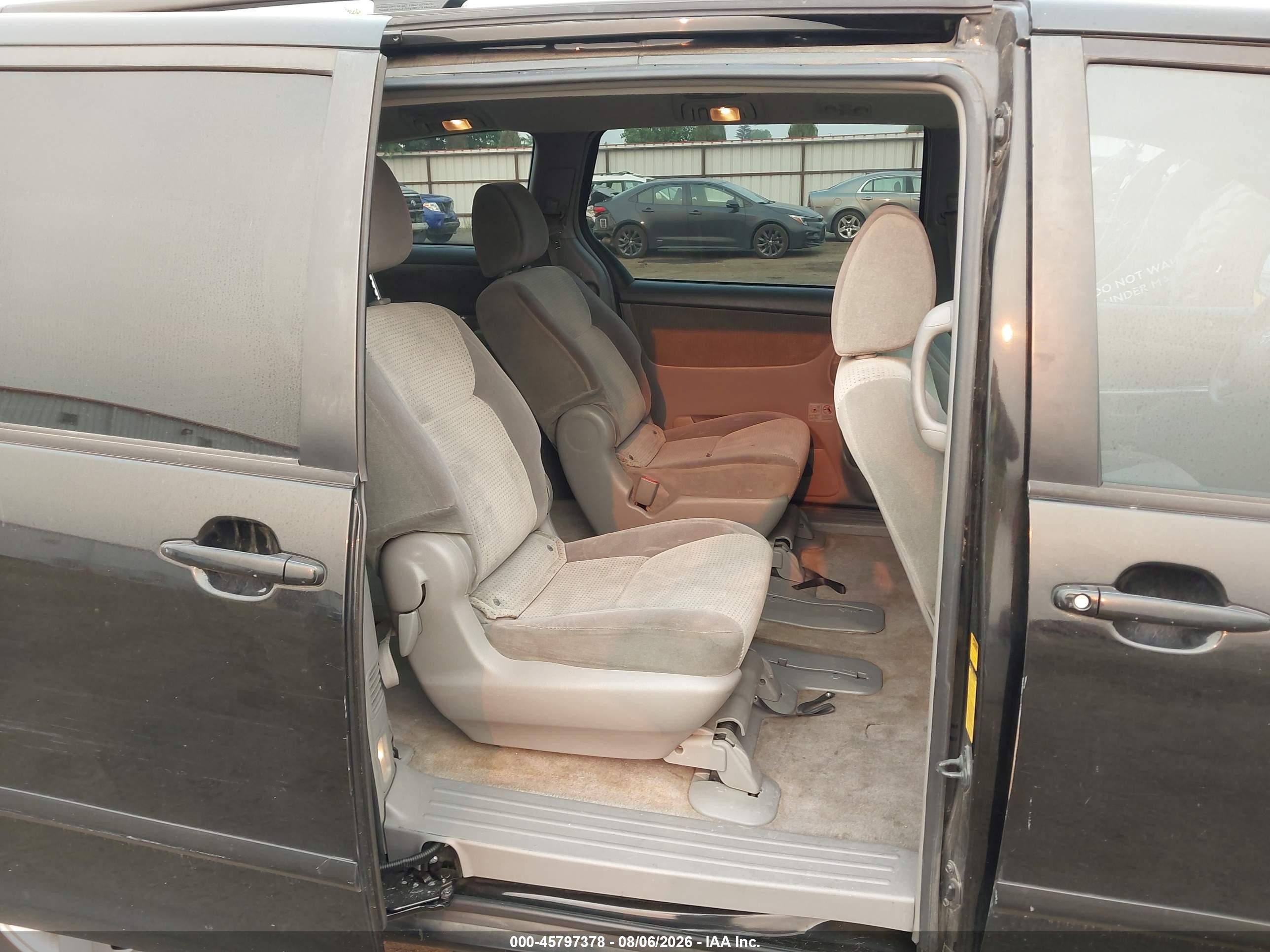 2009 Toyota Sienna Le Black vin: 5TDZK23C59S272413