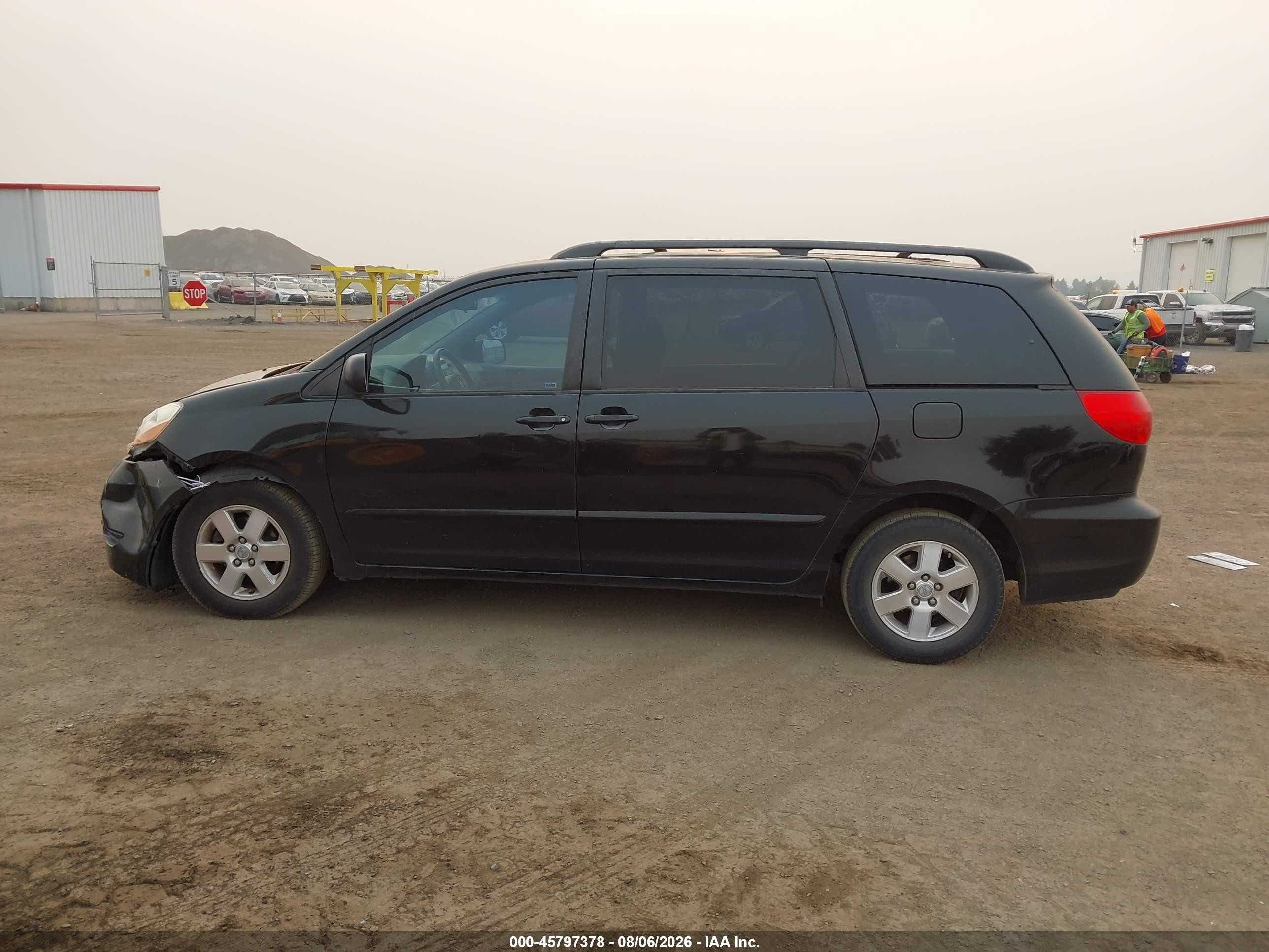 2009 Toyota Sienna Le Black vin: 5TDZK23C59S272413