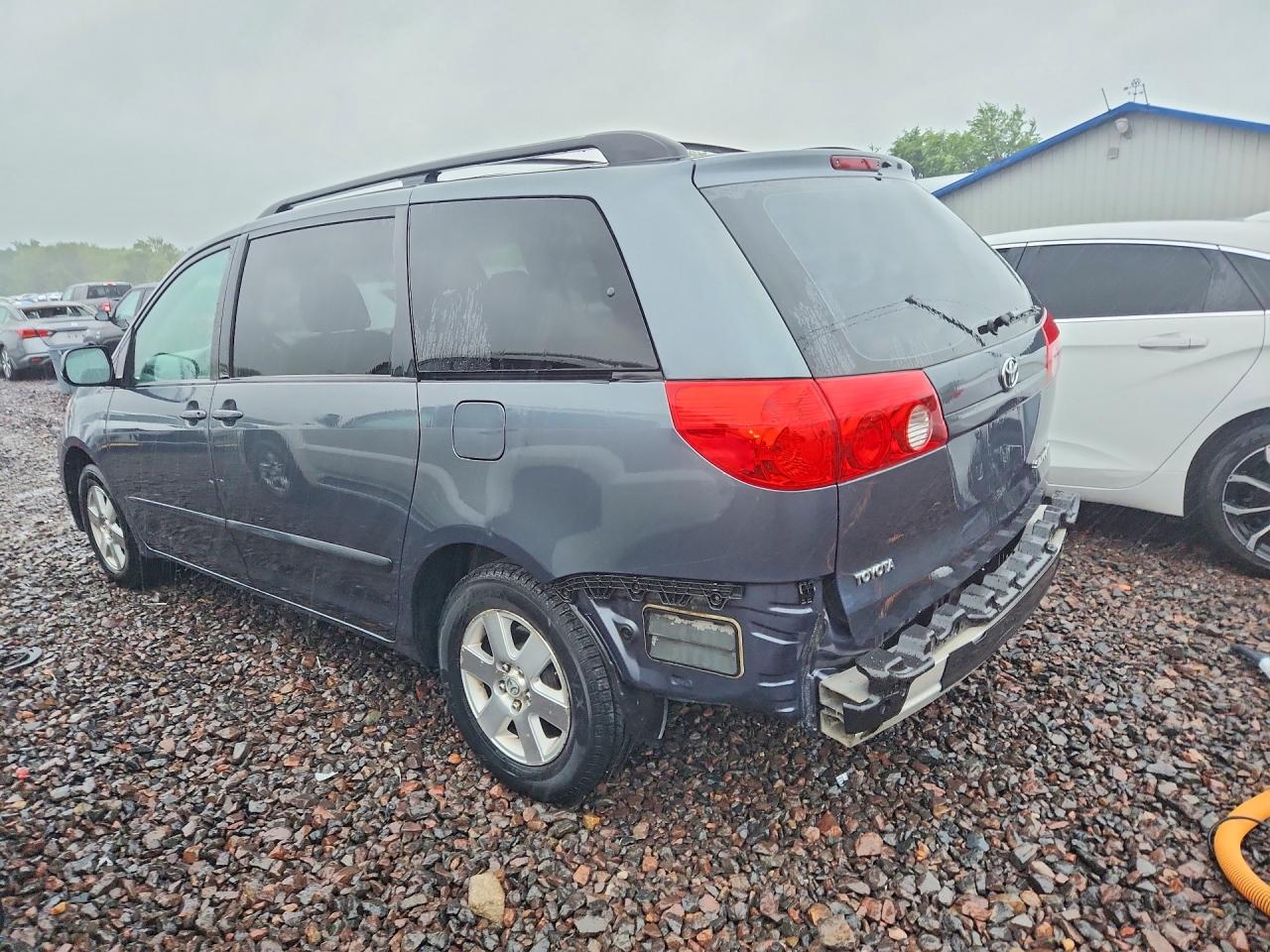 2009 Toyota Sienna Le 7-passenger Gray vin: 5TDZK23C59S277627
