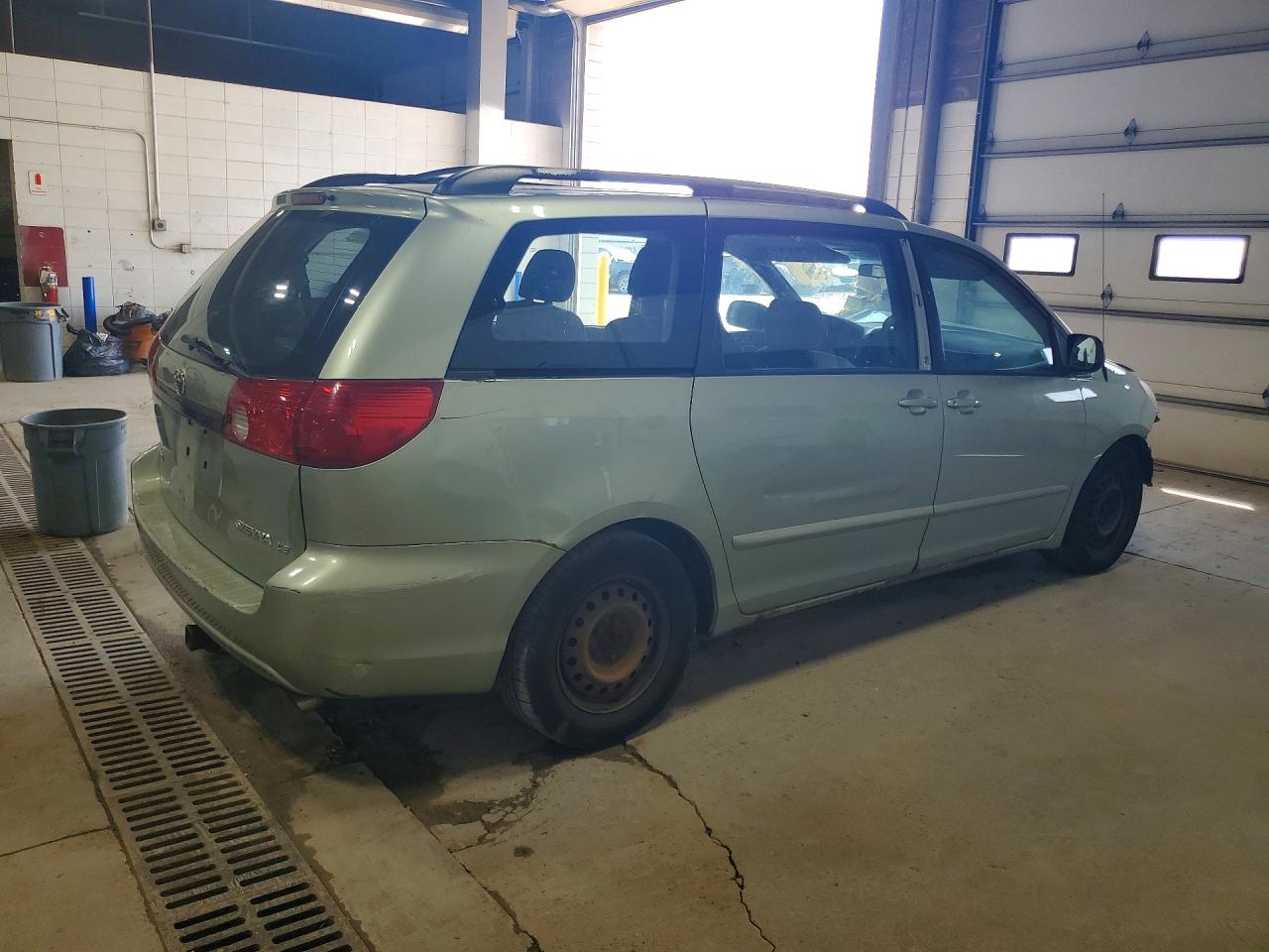 2007 Toyota Sienna Ce 7-passenger Green vin: 5TDZK23C67S014382