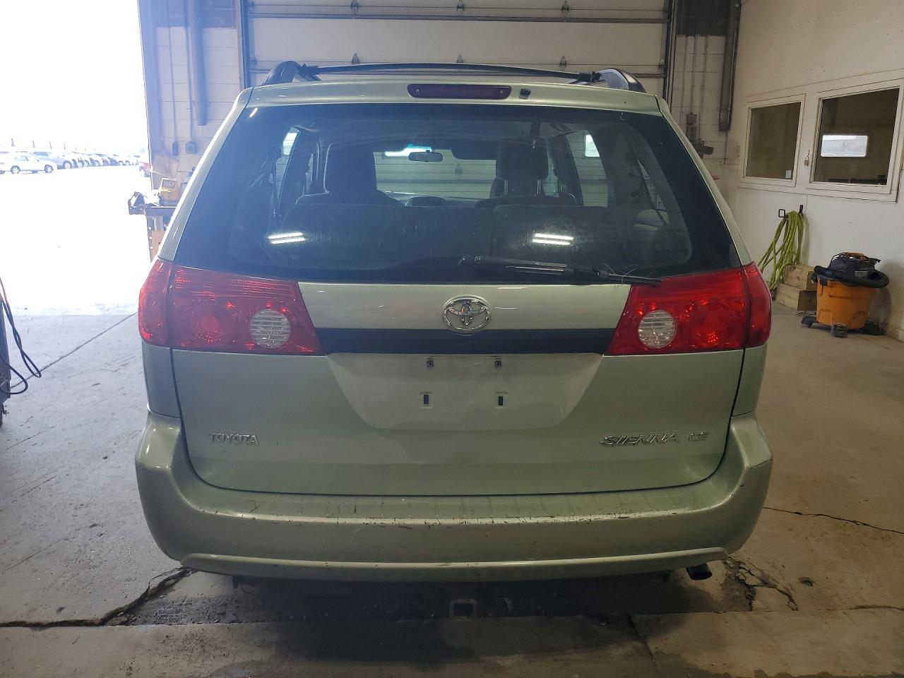 2007 Toyota Sienna Ce 7-passenger Green vin: 5TDZK23C67S014382