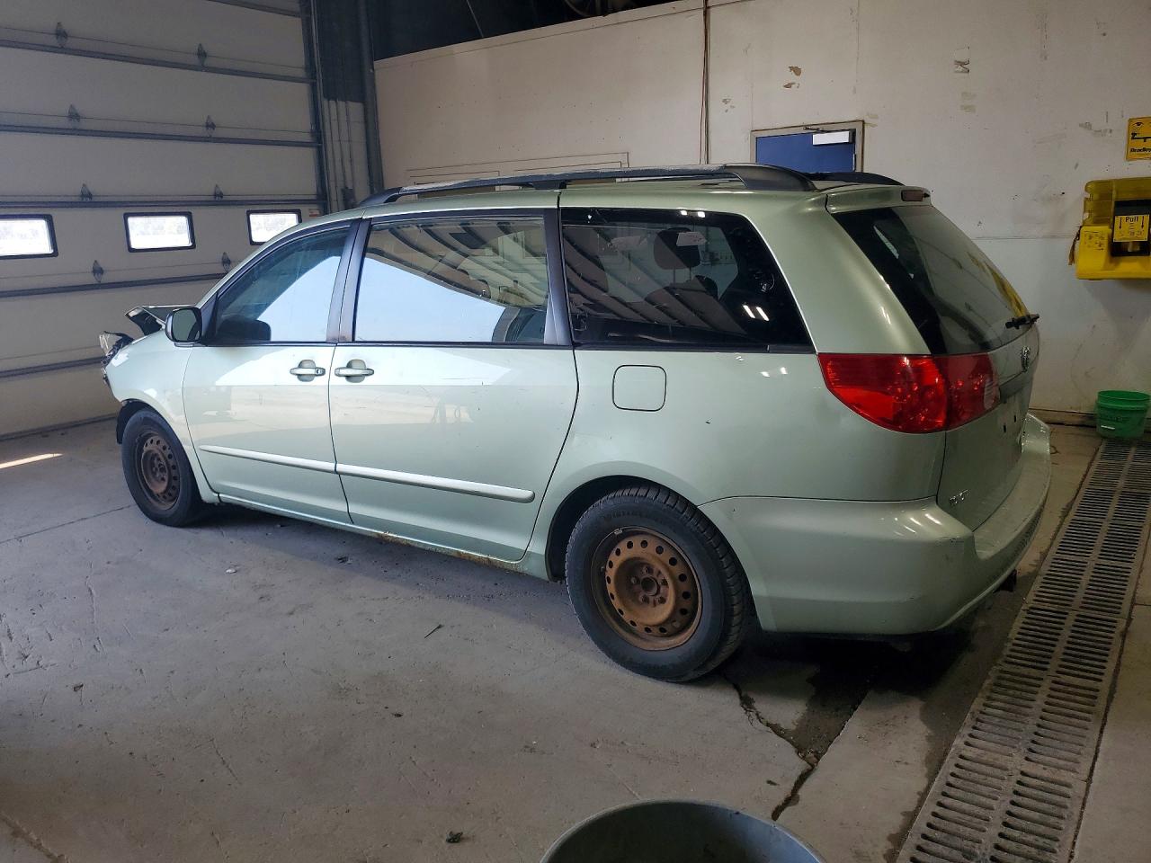 2007 Toyota Sienna Ce 7-passenger Green vin: 5TDZK23C67S014382