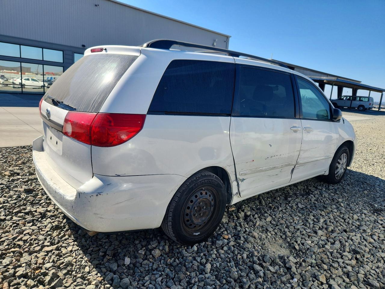 2007 Toyota Sienna Ce 8-passenger White vin: 5TDZK23C67S033076