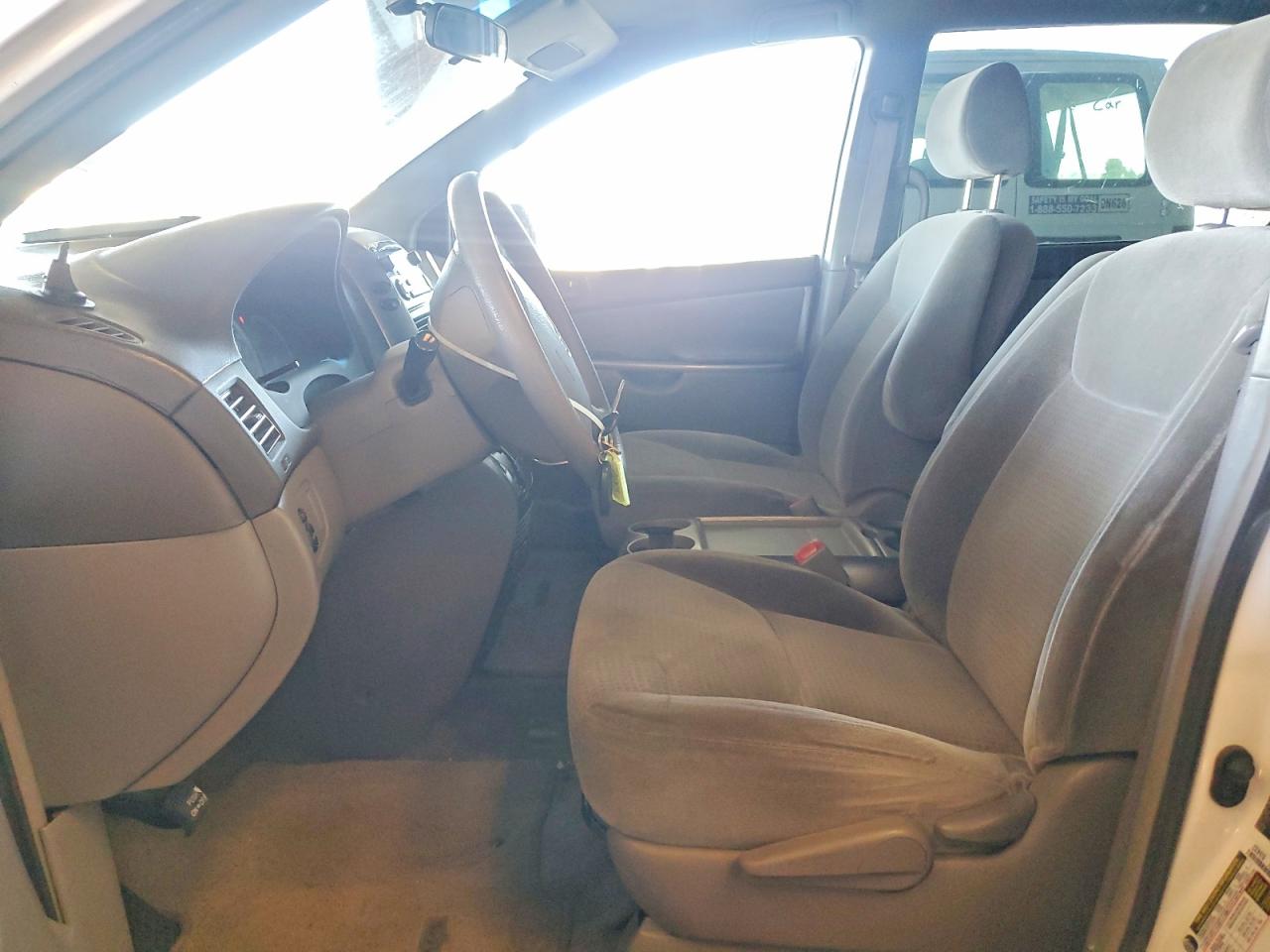 2007 Toyota Sienna Ce 8-passenger White vin: 5TDZK23C67S033076