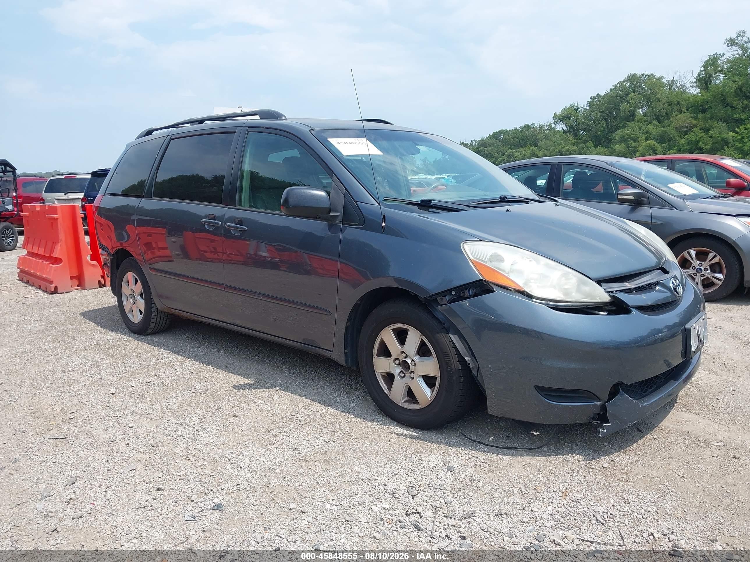 2007 Toyota Sienna Le Light Blue vin: 5TDZK23C67S072590