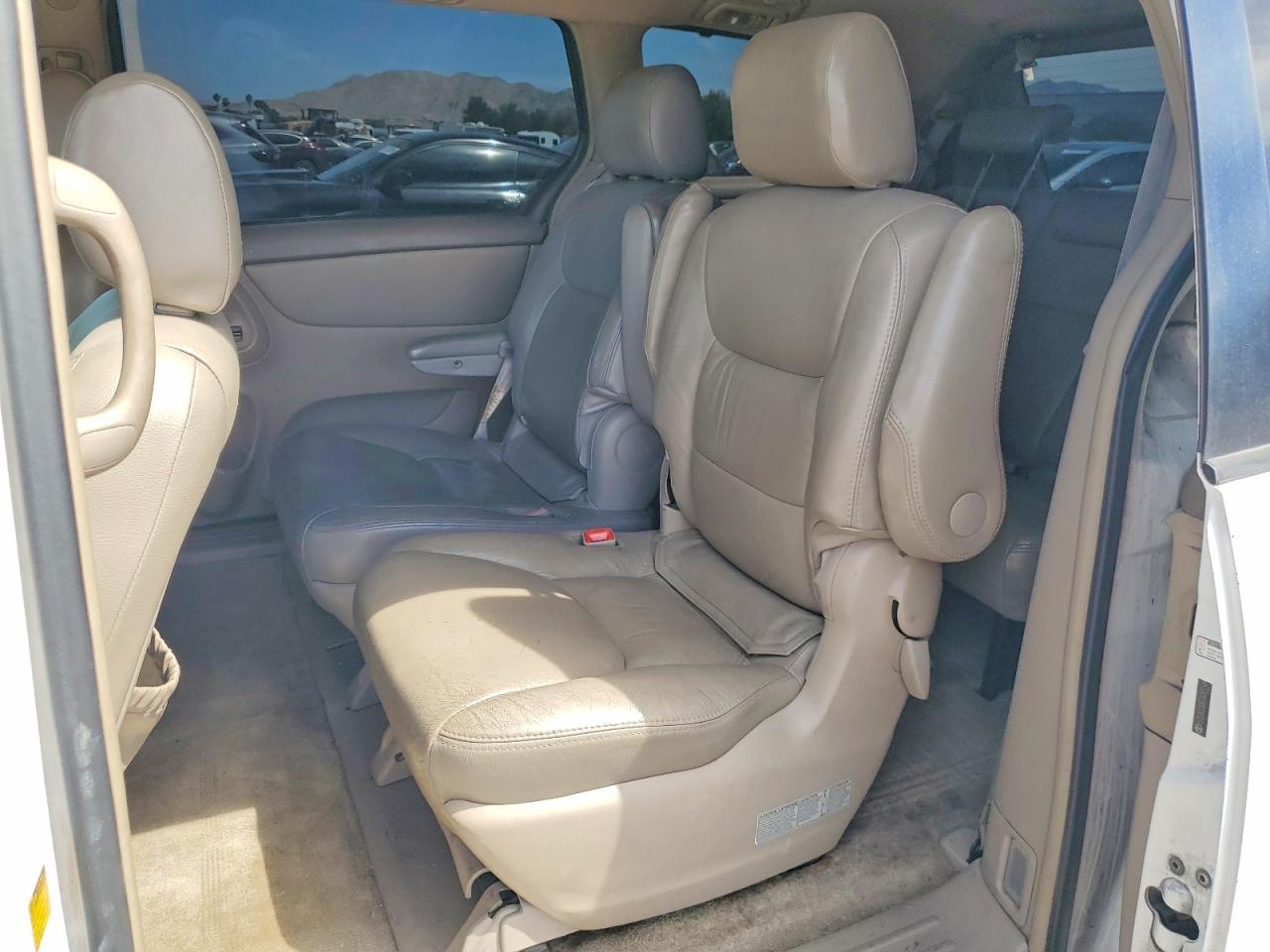 2007 Toyota Sienna Le 7-passenger White vin: 5TDZK23C67S097246