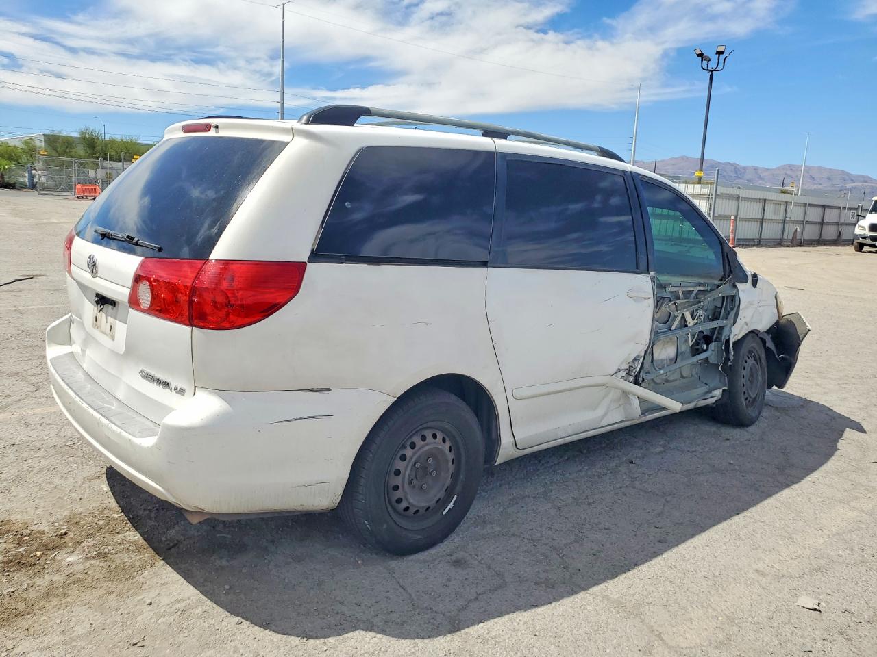 2007 Toyota Sienna Le 7-passenger White vin: 5TDZK23C67S097246