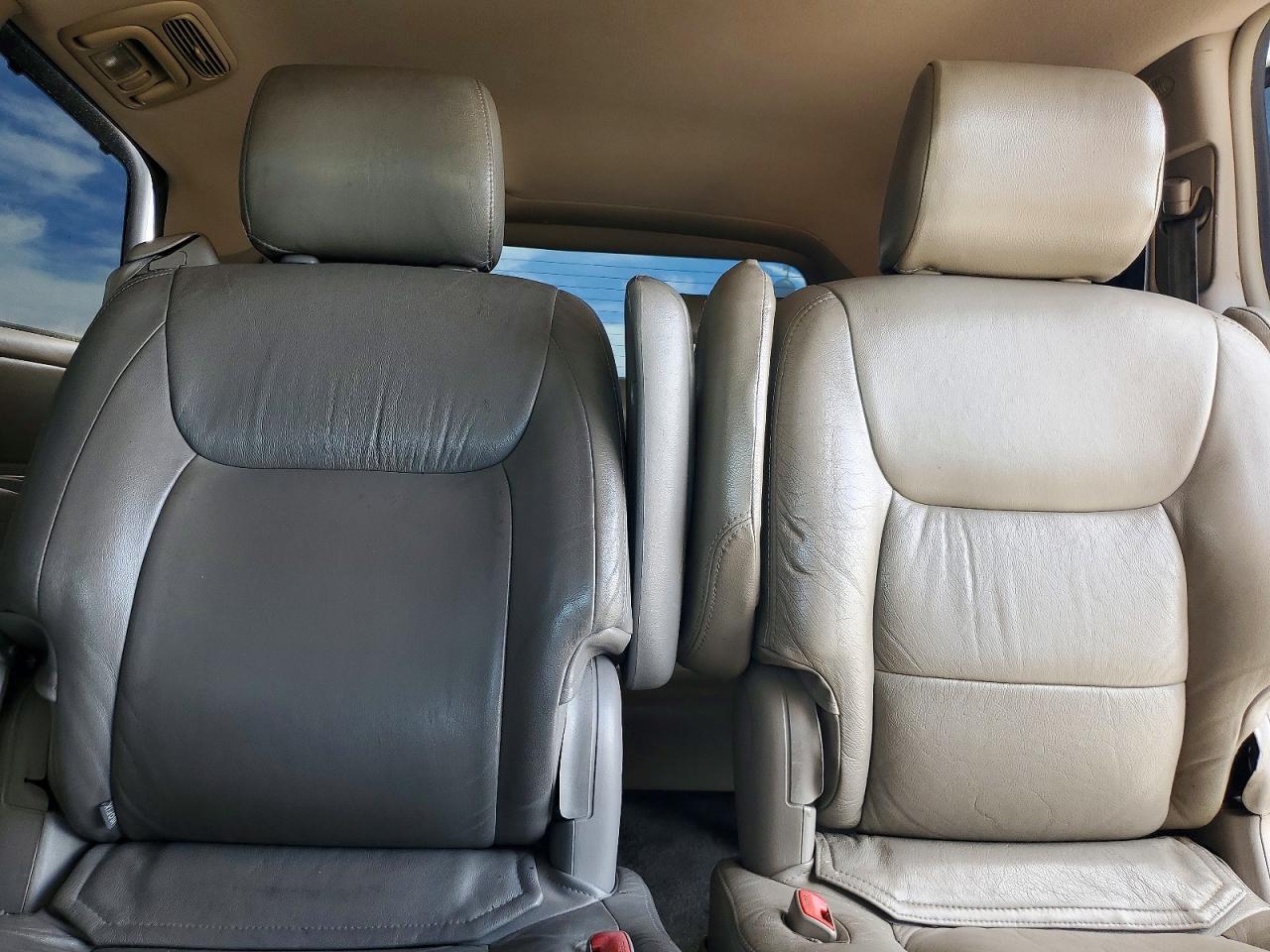 2007 Toyota Sienna Le 7-passenger White vin: 5TDZK23C67S097246