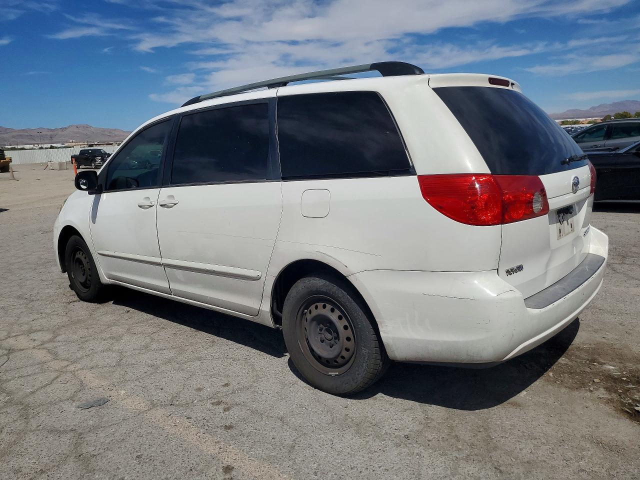 2007 Toyota Sienna Le 7-passenger White vin: 5TDZK23C67S097246