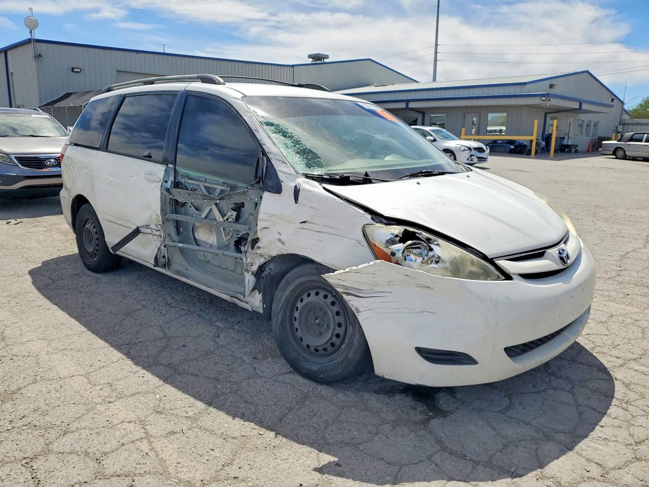 2007 Toyota Sienna Le 7-passenger White vin: 5TDZK23C67S097246