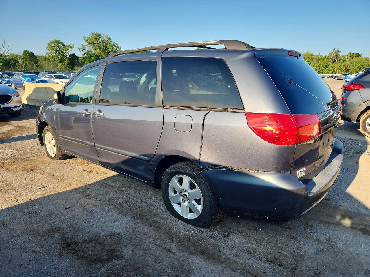 2008 Toyota Sienna Le 7-passenger Charcoal vin: 5TDZK23C68S111793