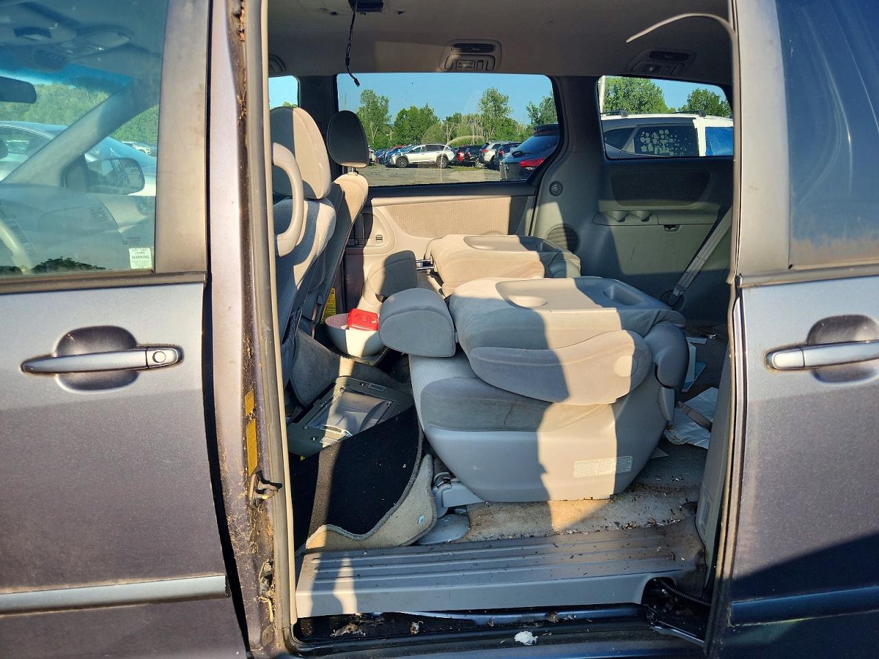 2008 Toyota Sienna Le 7-passenger Charcoal vin: 5TDZK23C68S111793