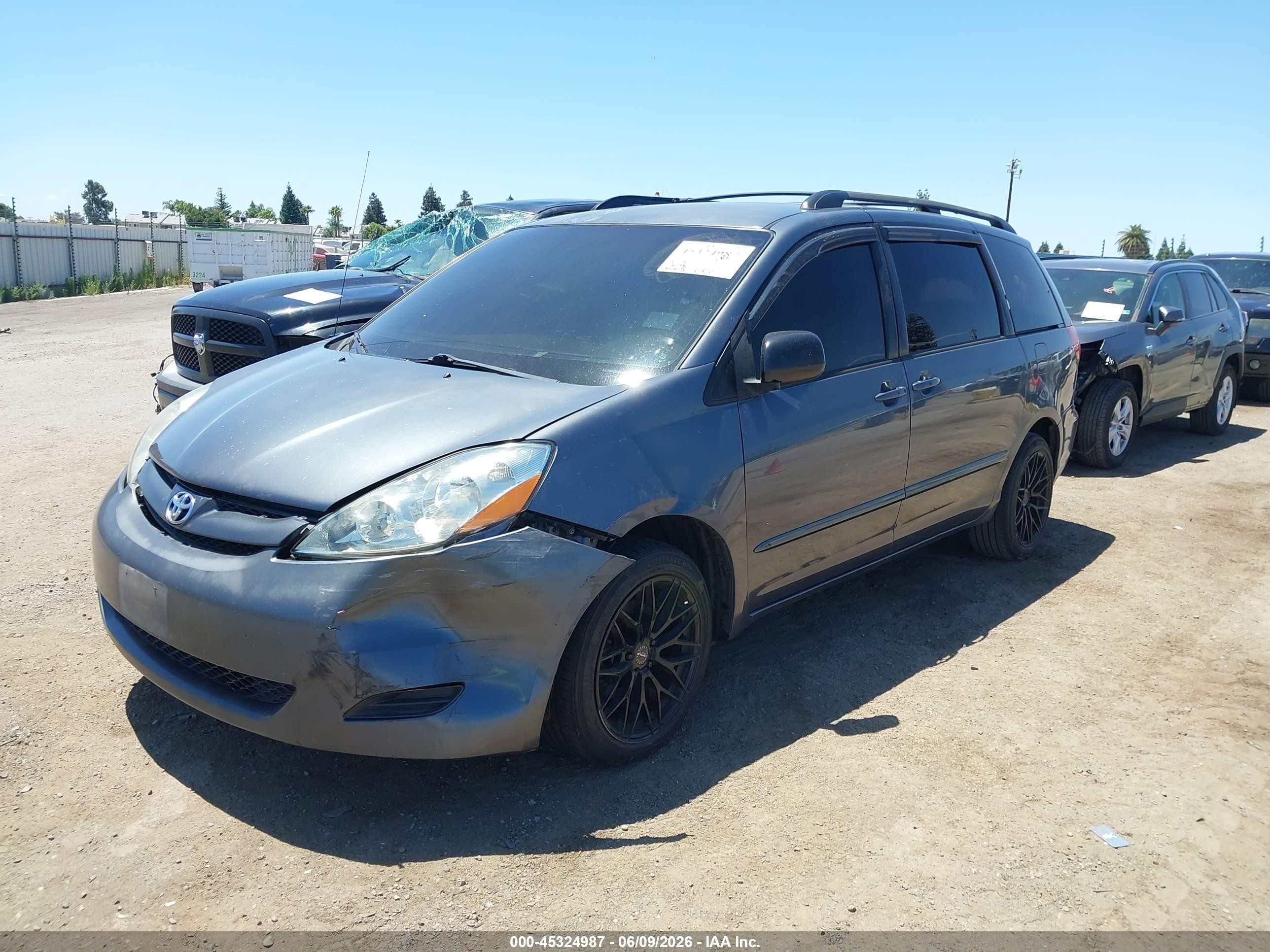 2008 Toyota Sienna Le Gray vin: 5TDZK23C68S125385