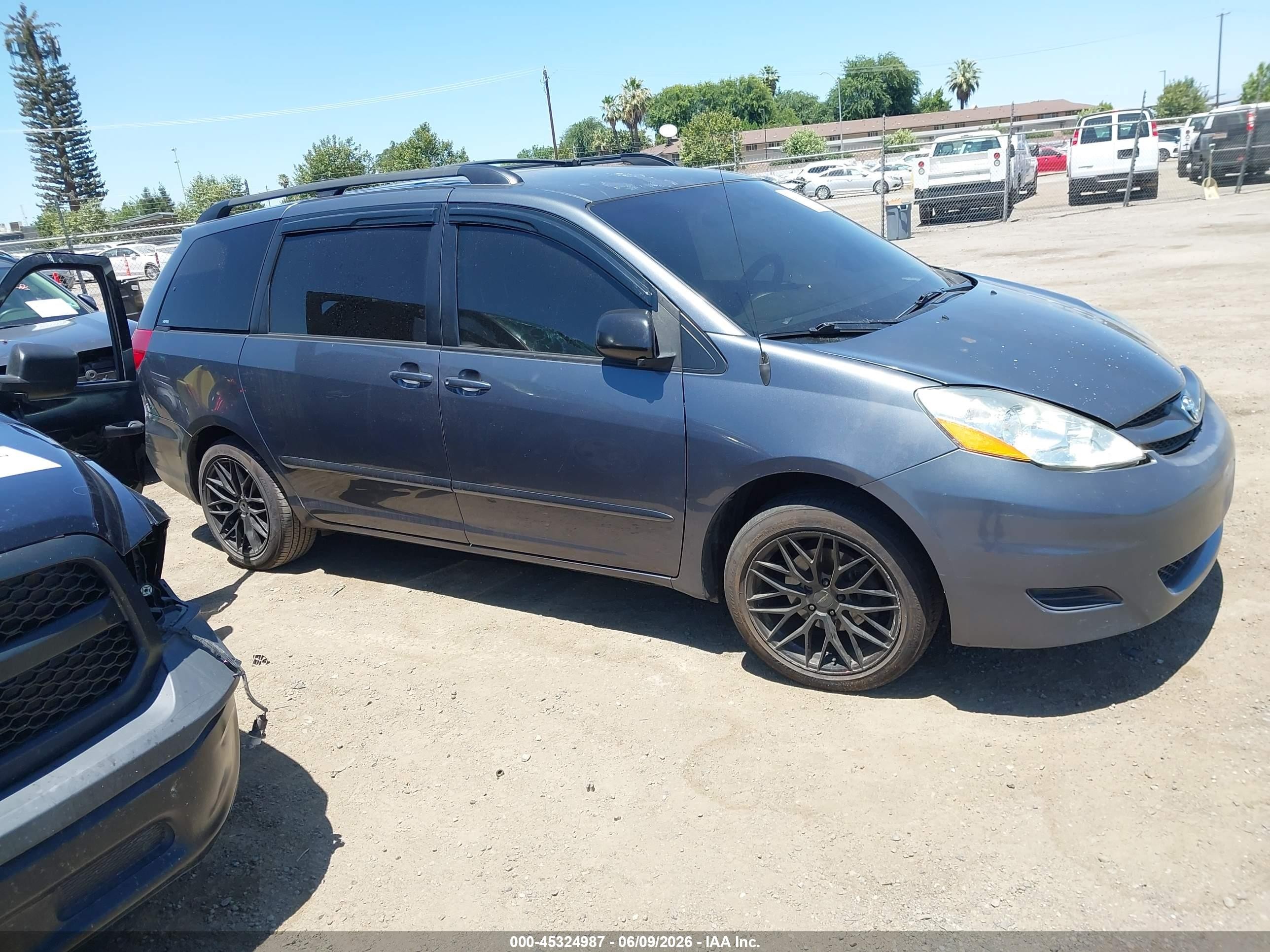 2008 Toyota Sienna Le Gray vin: 5TDZK23C68S125385