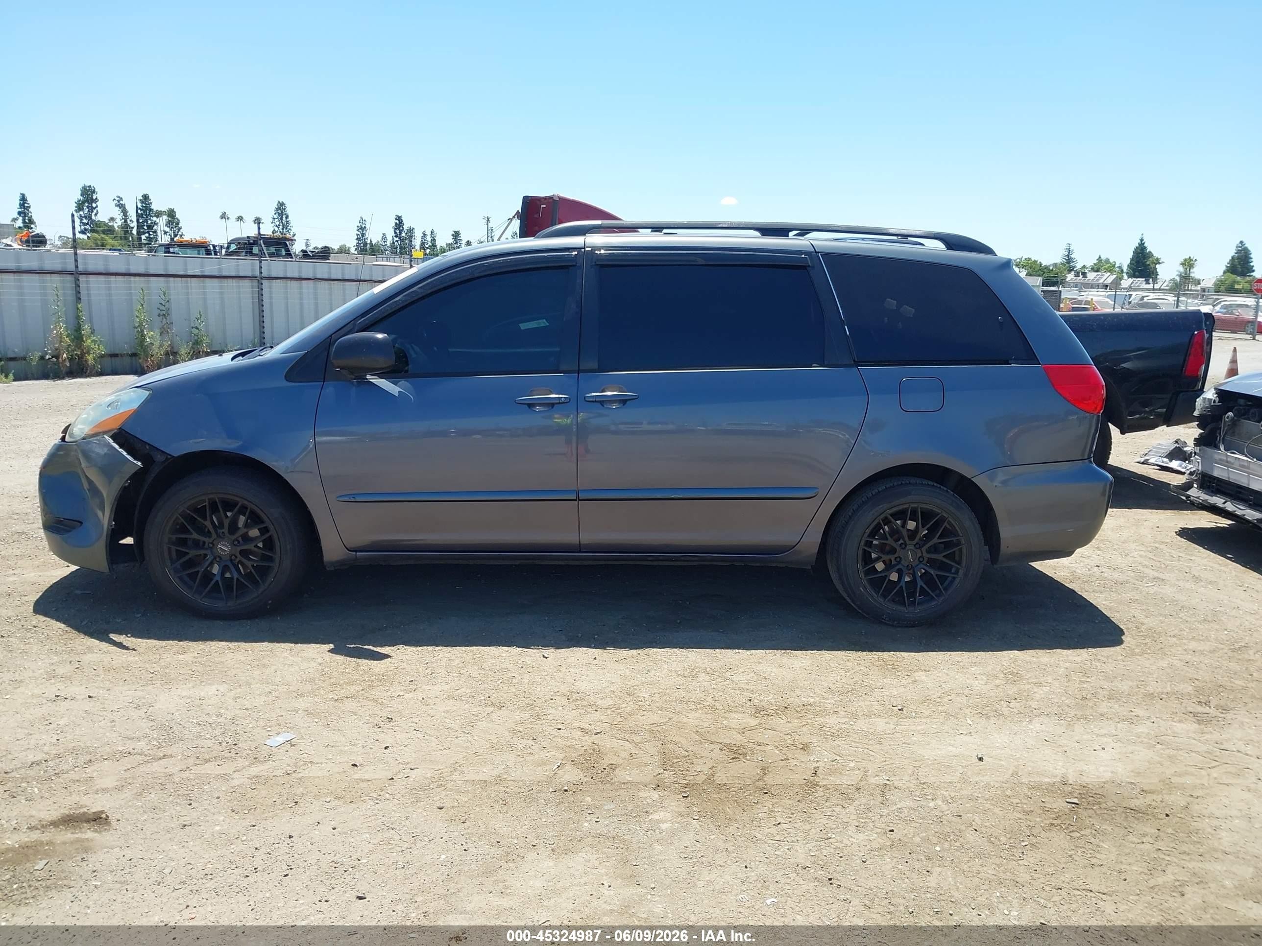 2008 Toyota Sienna Le Gray vin: 5TDZK23C68S125385