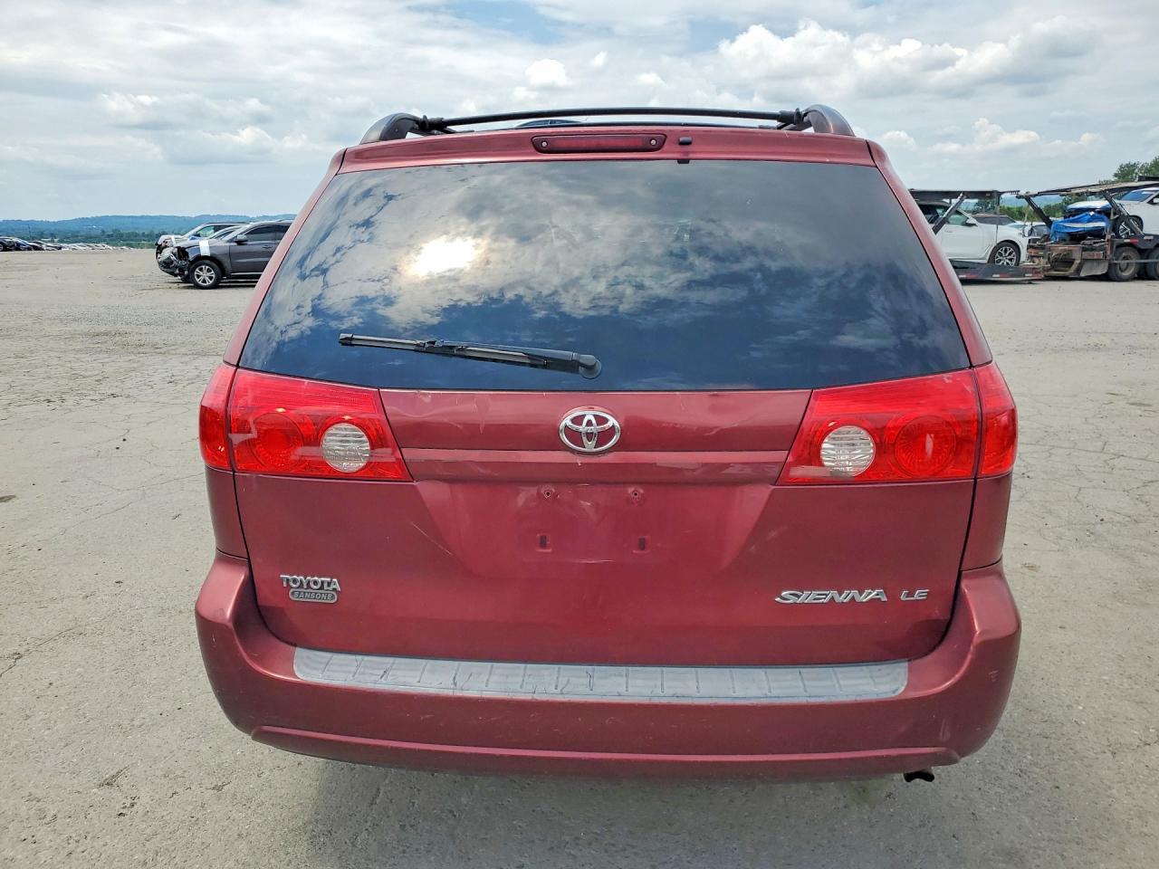 2008 Toyota Sienna Le 7-passenger Красный vin: 5TDZK23C68S139545