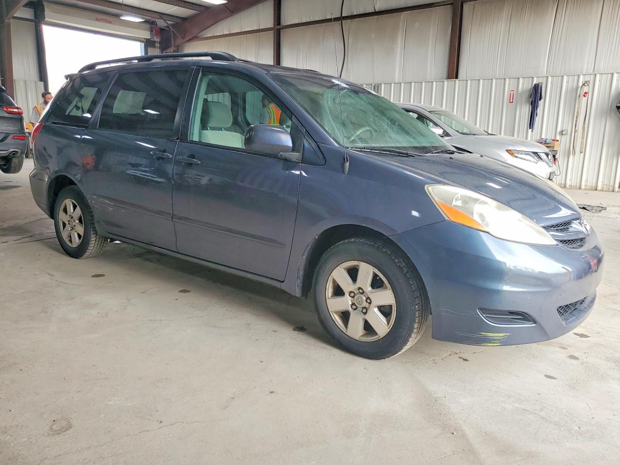 2008 Toyota Sienna Le 7-passenger Gray vin: 5TDZK23C68S150965