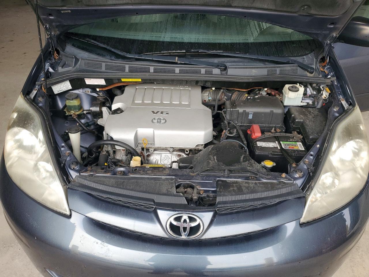 2008 Toyota Sienna Le 7-passenger Gray vin: 5TDZK23C68S150965