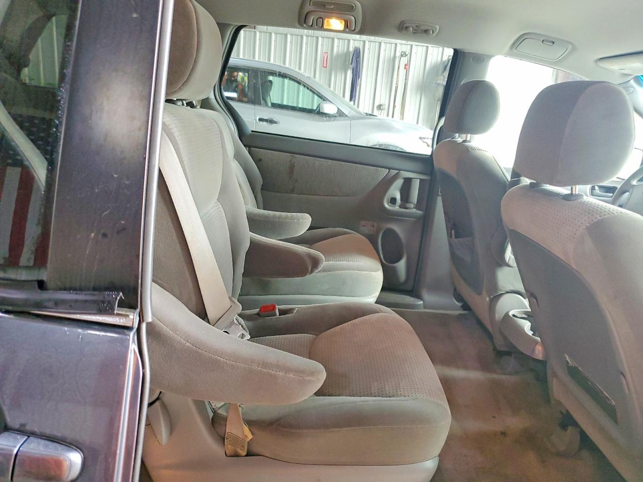 2008 Toyota Sienna Le 7-passenger Gray vin: 5TDZK23C68S150965