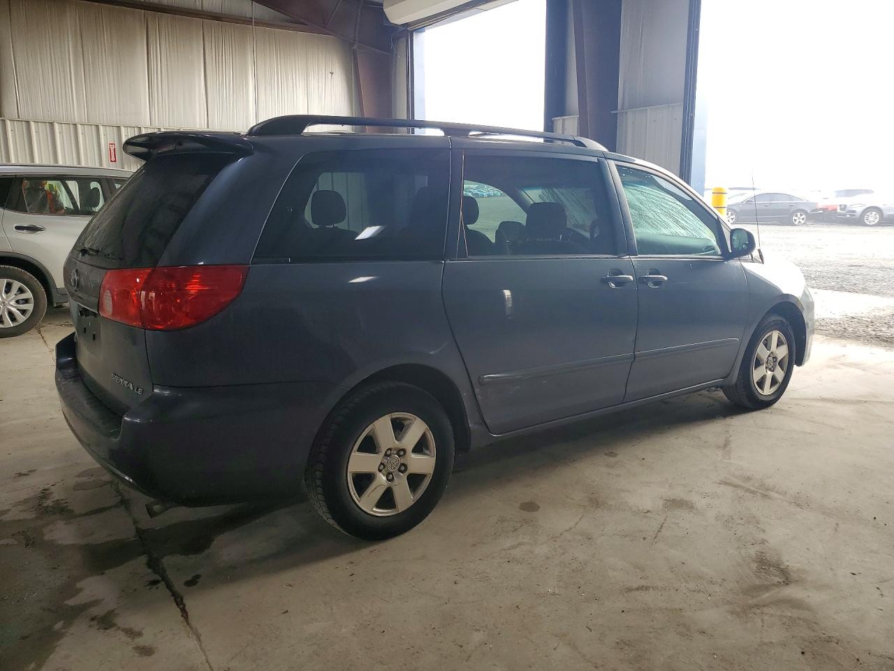 2008 Toyota Sienna Le 7-passenger Gray vin: 5TDZK23C68S150965
