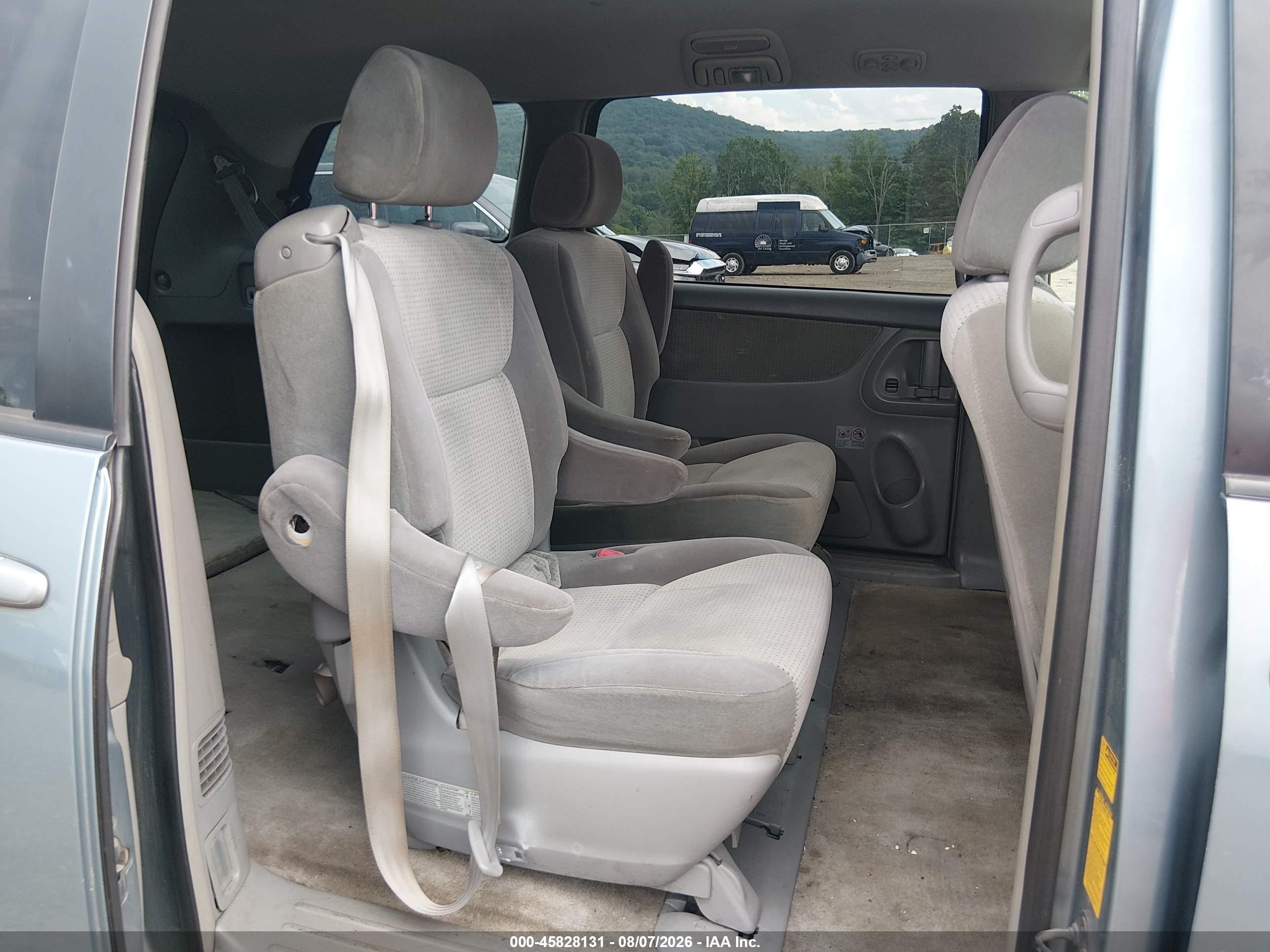 2008 Toyota Sienna Le Blue vin: 5TDZK23C68S152814