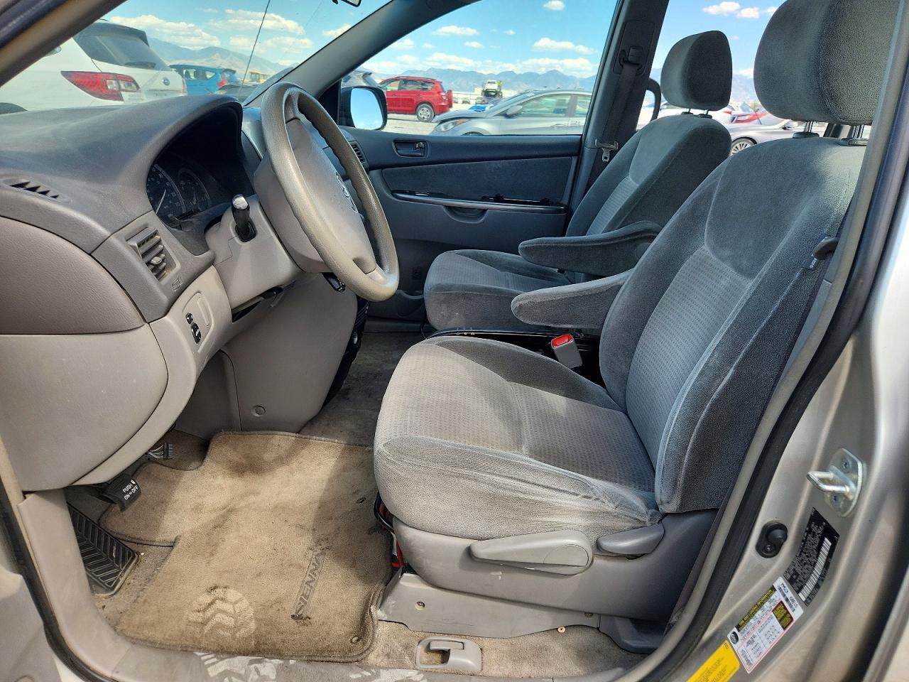 2008 Toyota Sienna Ce 8-passenger Silver vin: 5TDZK23C68S191371