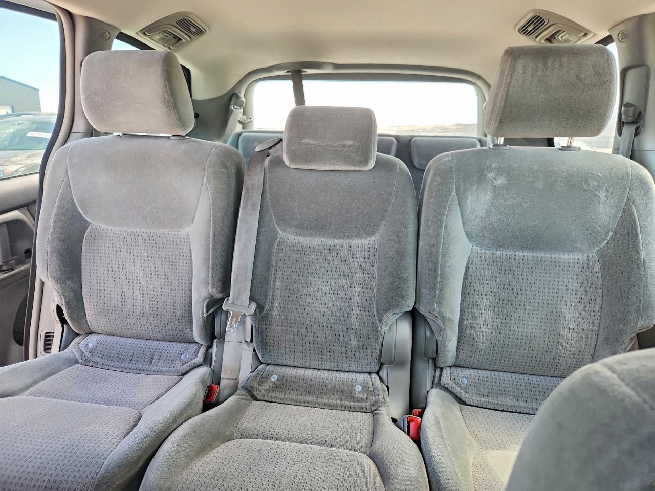 2008 Toyota Sienna Ce 8-passenger Silver vin: 5TDZK23C68S191371