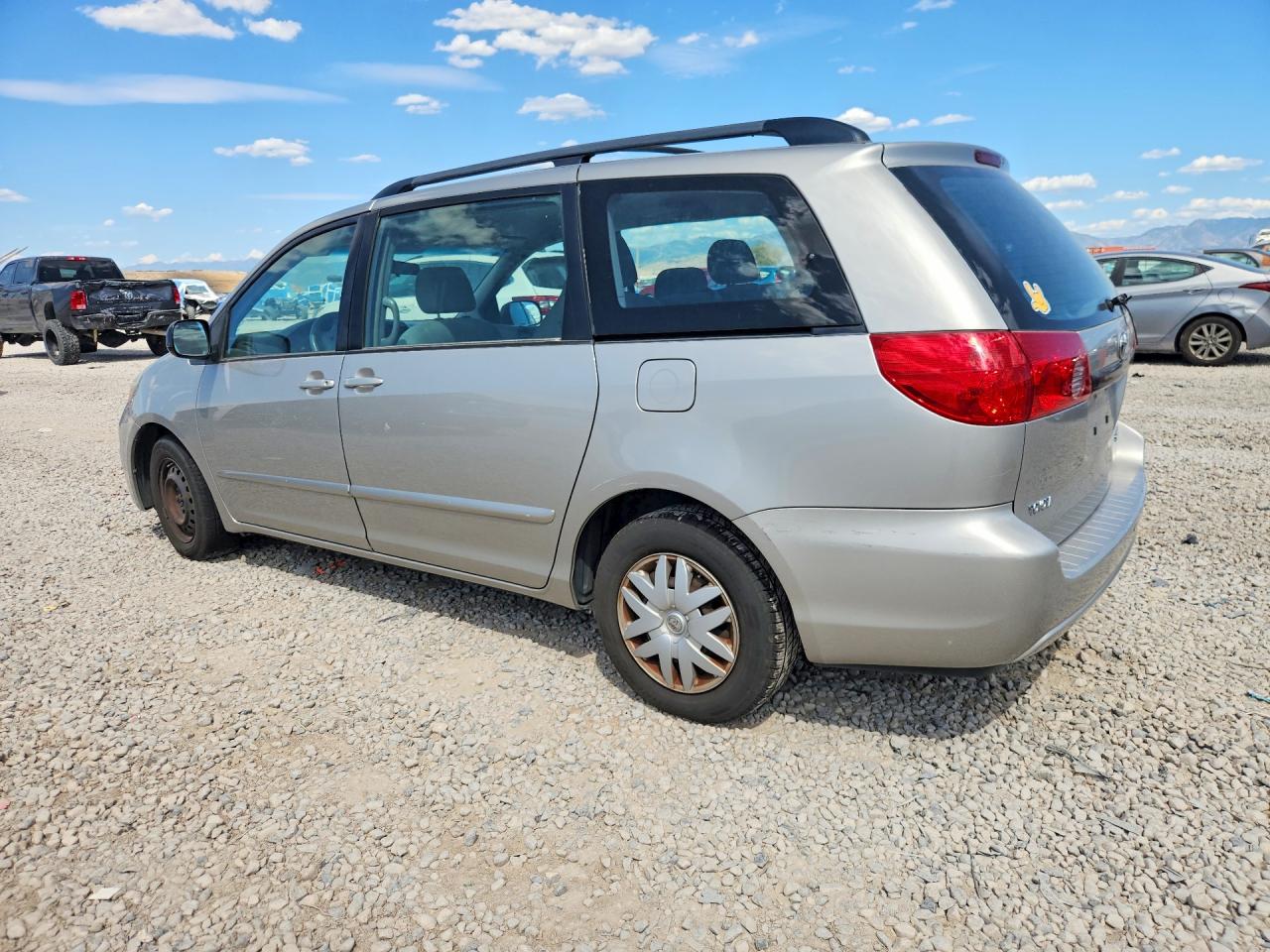 2008 Toyota Sienna Ce 8-passenger Silver vin: 5TDZK23C68S191371