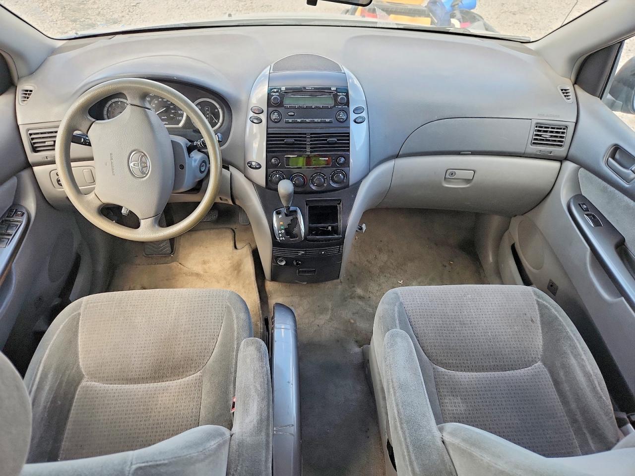 2008 Toyota Sienna Ce 8-passenger Silver vin: 5TDZK23C68S191371