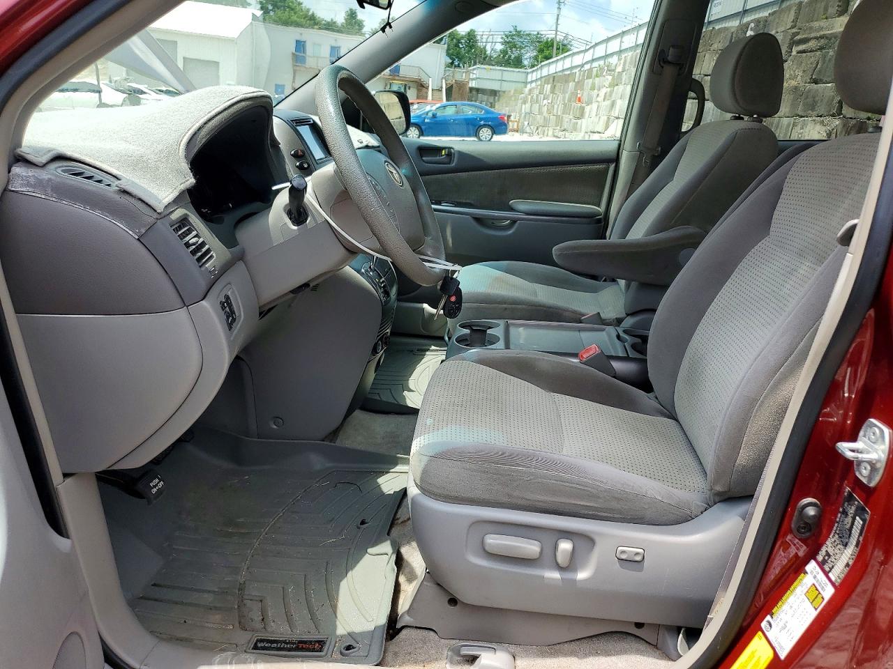 2008 Toyota Sienna Le 7-passenger Burgundy vin: 5TDZK23C68S192472