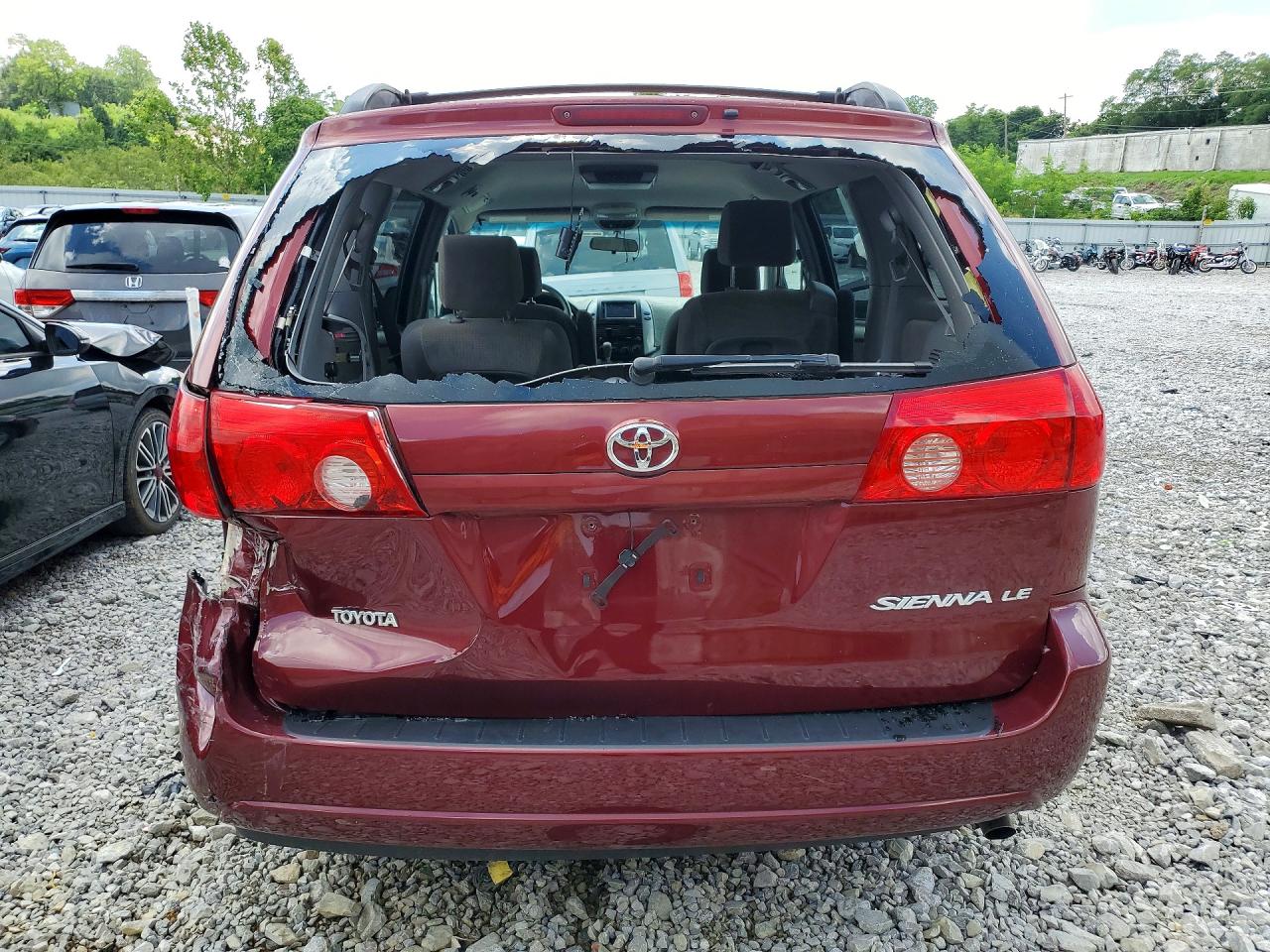 2008 Toyota Sienna Le 7-passenger Burgundy vin: 5TDZK23C68S192472
