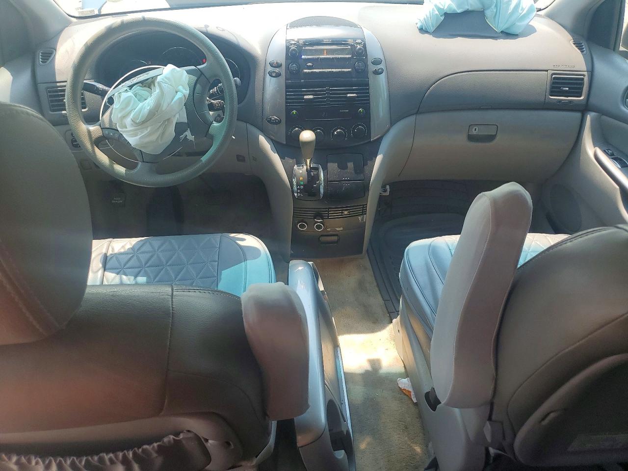 2008 Toyota Sienna Le 8-passenger Teal vin: 5TDZK23C68S202918