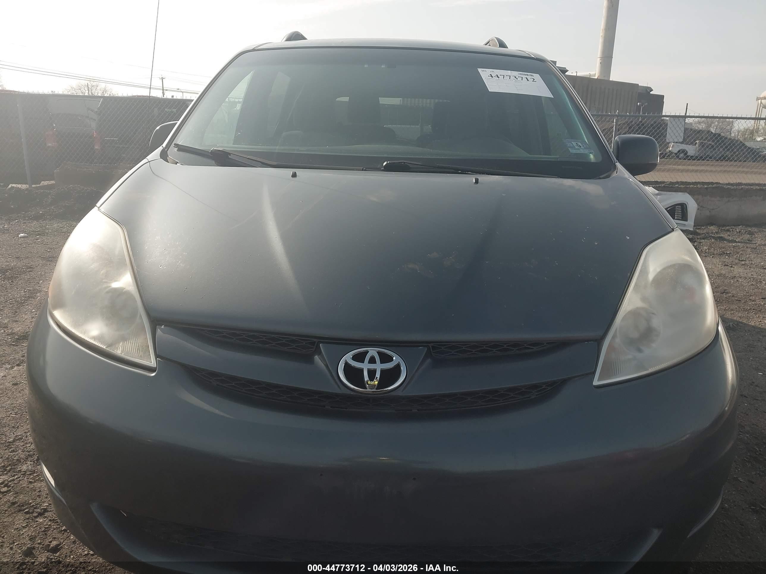 2009 Toyota Sienna Le Gray vin: 5TDZK23C69S233913