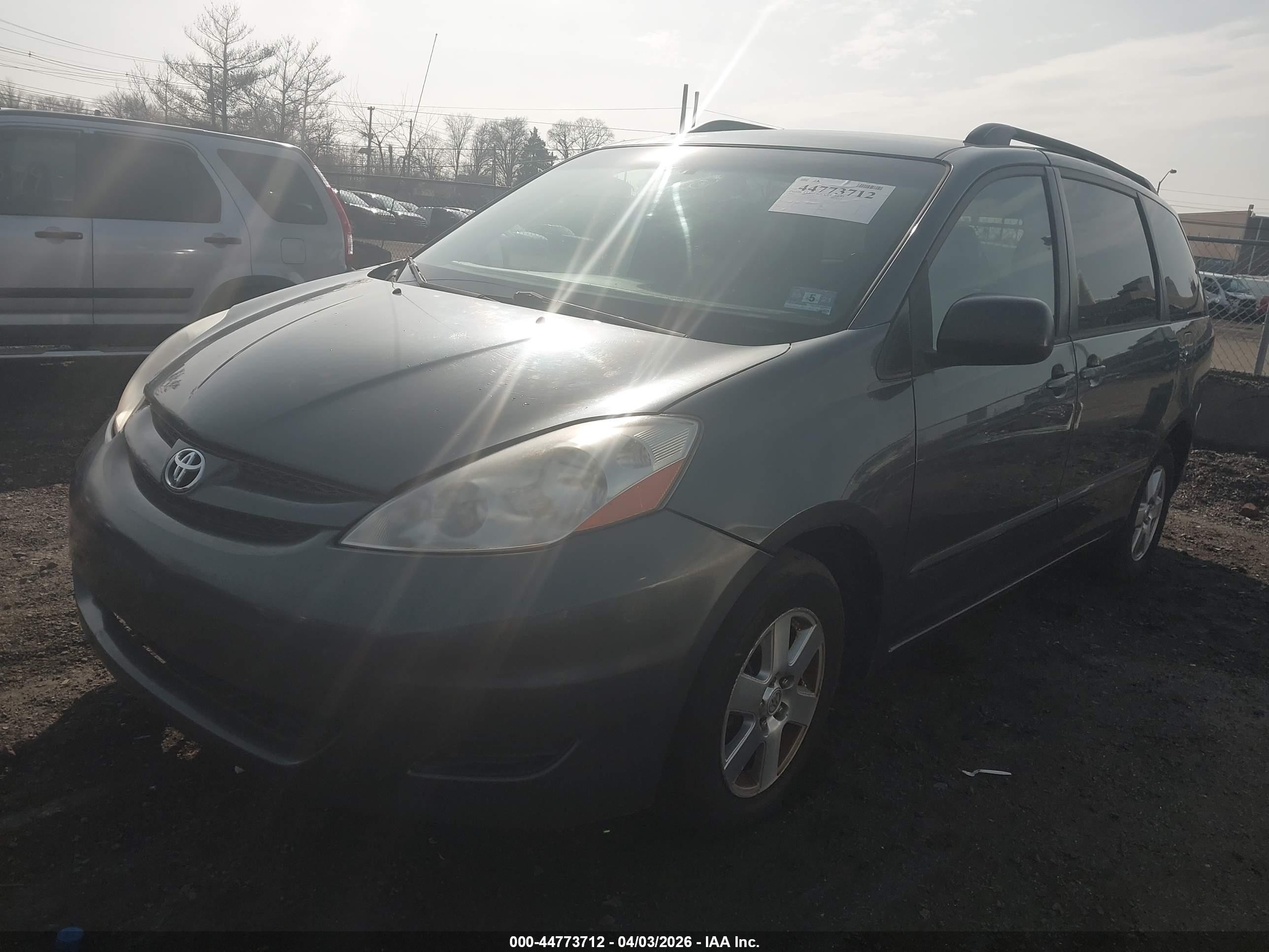 2009 Toyota Sienna Le Gray vin: 5TDZK23C69S233913