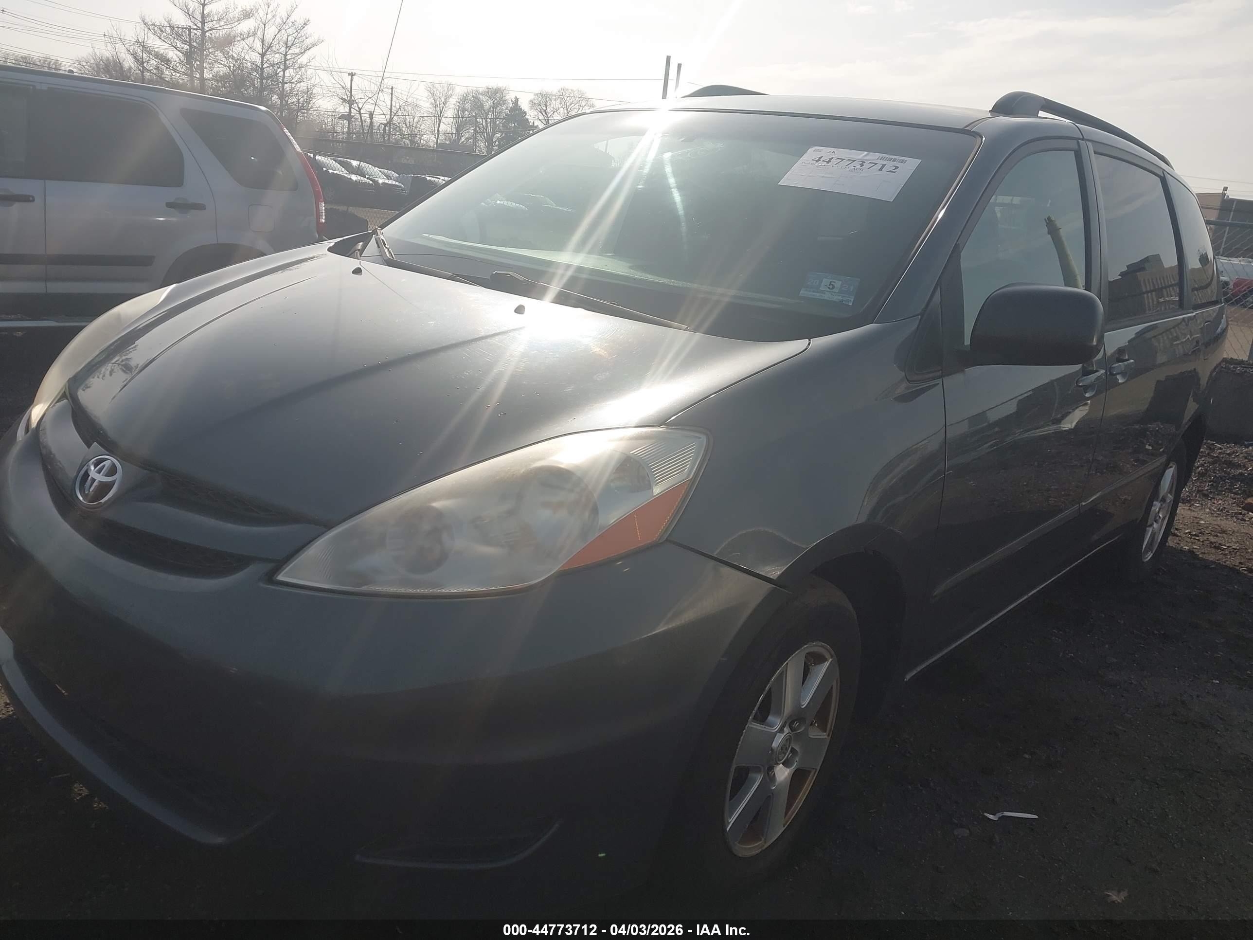 2009 Toyota Sienna Le Gray vin: 5TDZK23C69S233913