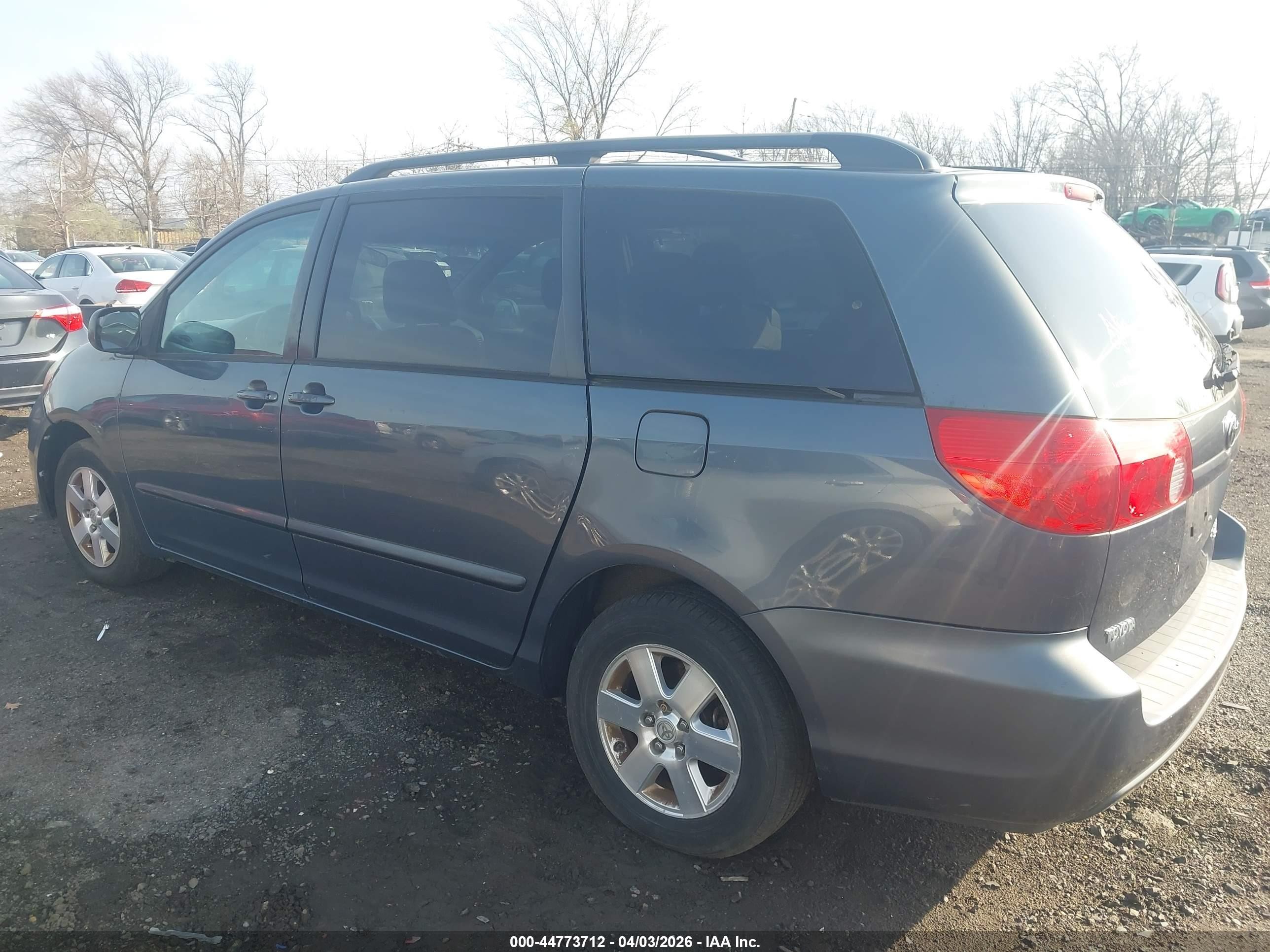 2009 Toyota Sienna Le Gray vin: 5TDZK23C69S233913
