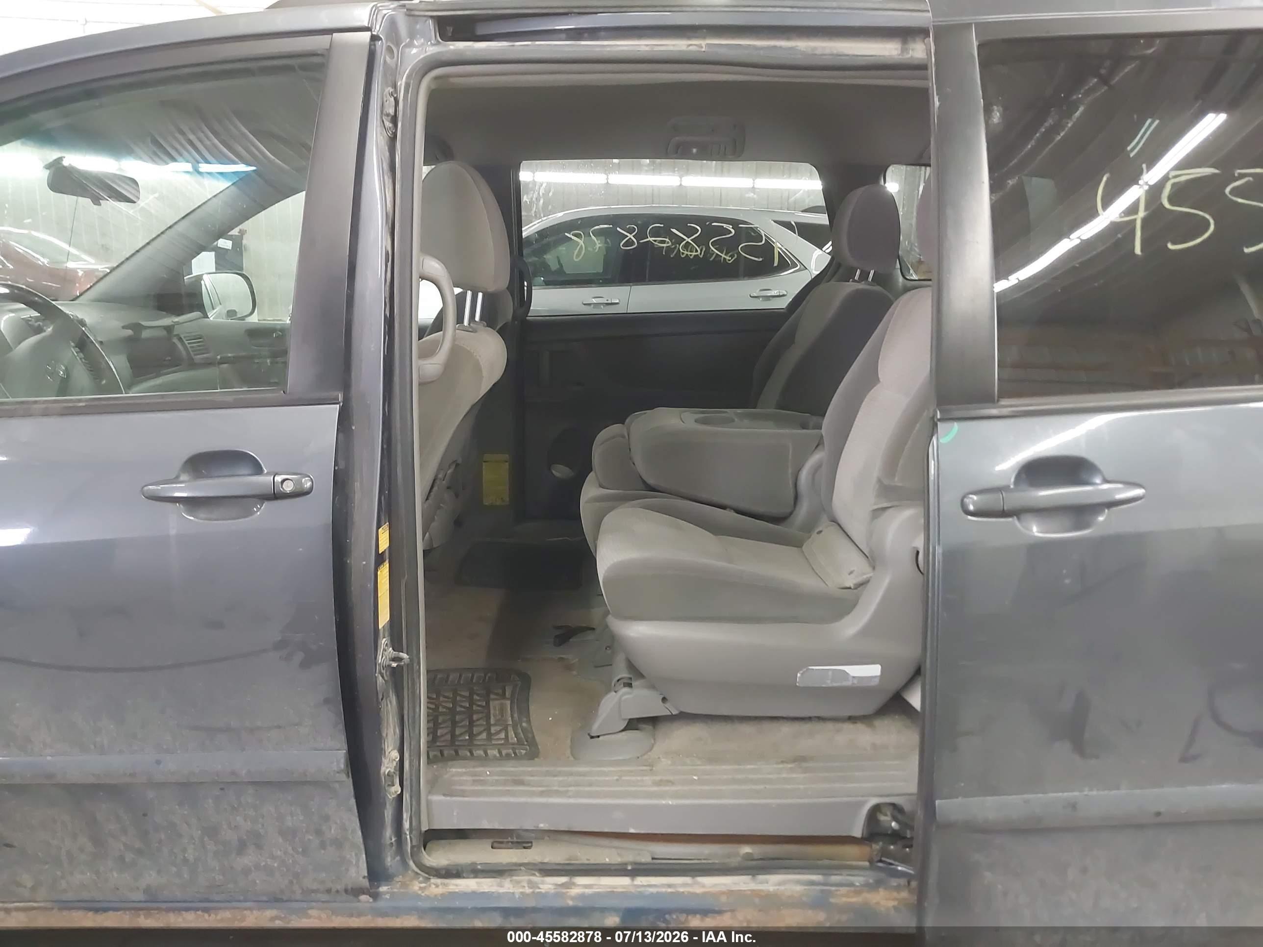2009 Toyota Sienna Le Light Blue vin: 5TDZK23C69S271786
