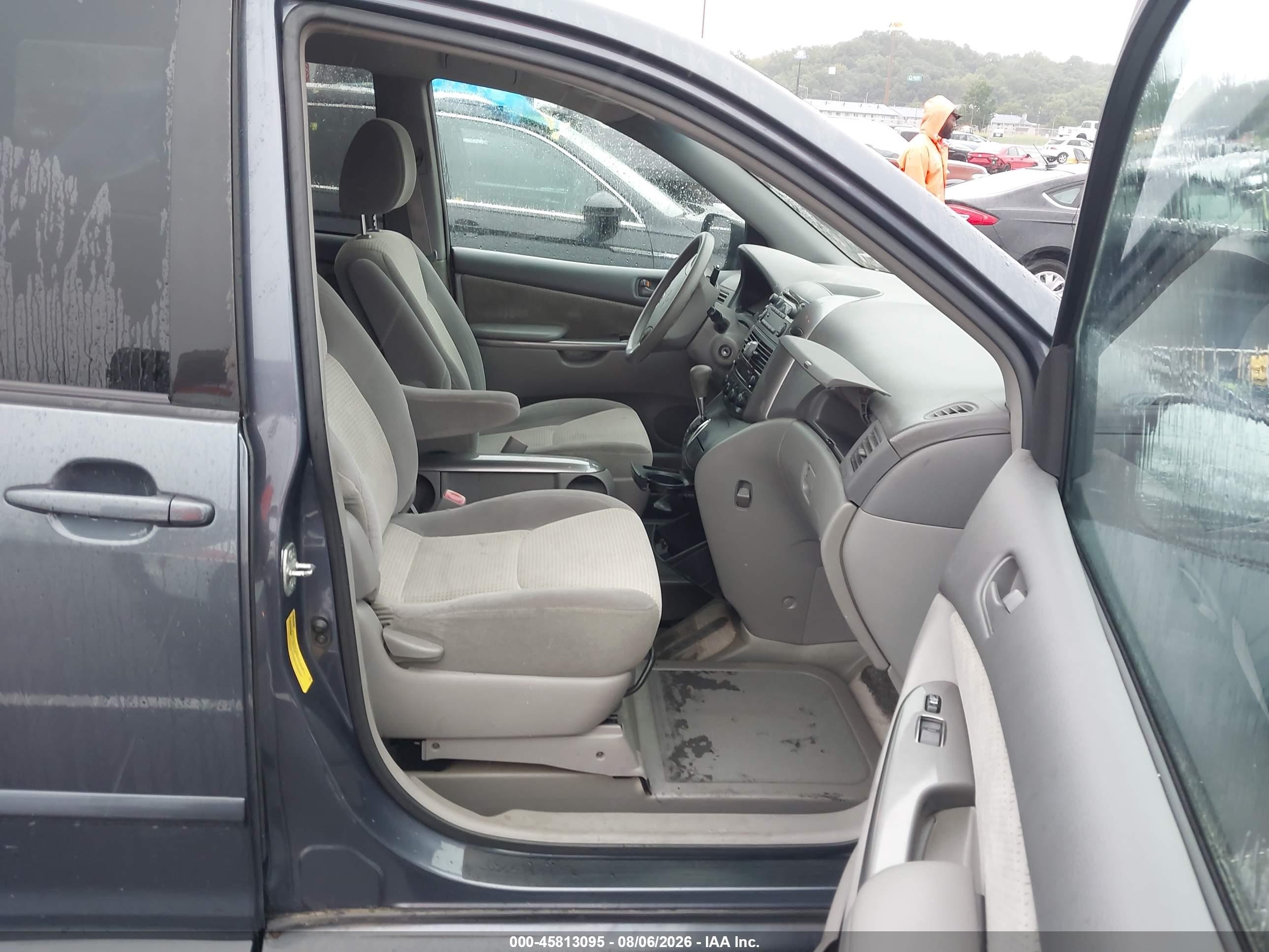 2009 Toyota Sienna Le Blue vin: 5TDZK23C69S279077