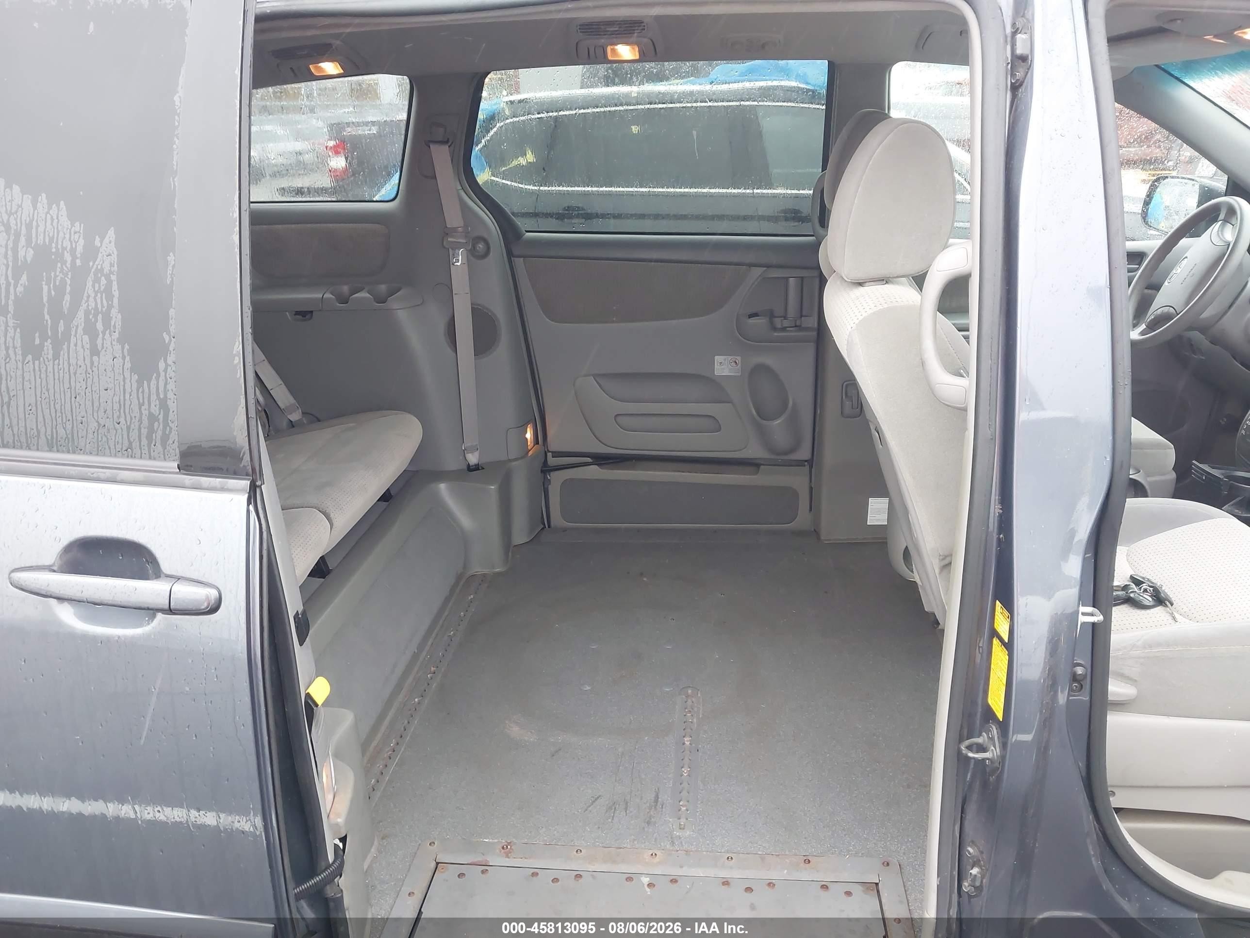 2009 Toyota Sienna Le Blue vin: 5TDZK23C69S279077