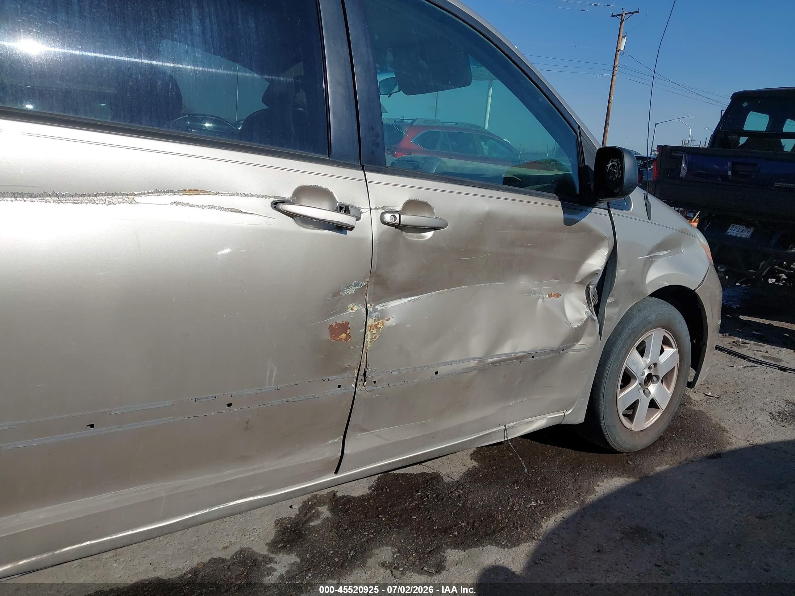 2007 Toyota Sienna Le Tan vin: 5TDZK23C77S000264