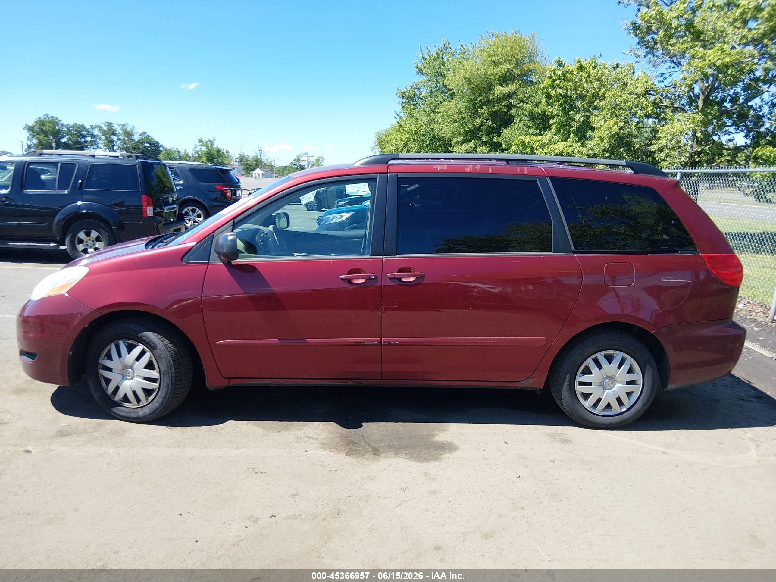 2007 Toyota Sienna Le Red vin: 5TDZK23C77S005187