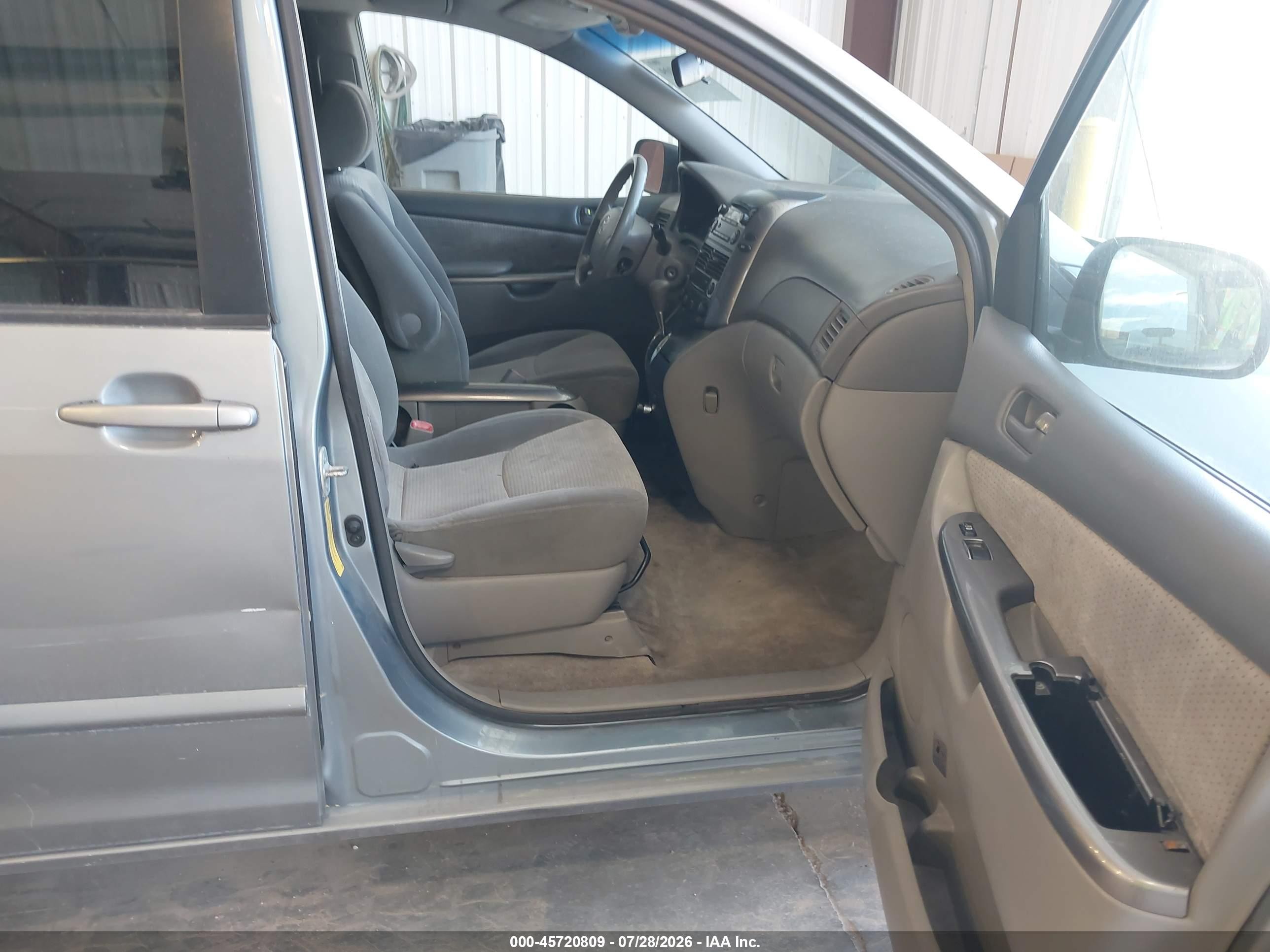 2007 Toyota Sienna Le Light Blue vin: 5TDZK23C77S040943