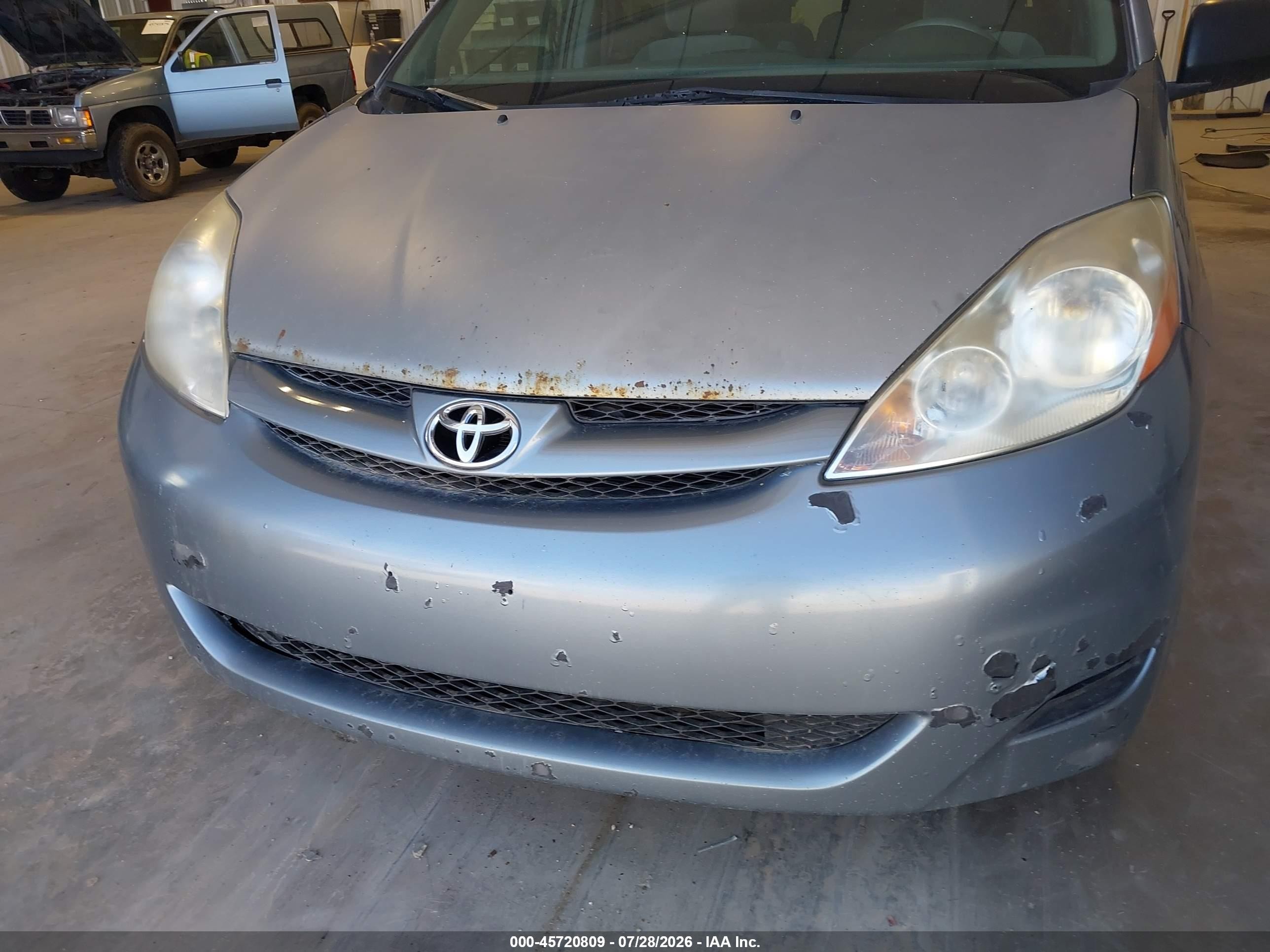 2007 Toyota Sienna Le Light Blue vin: 5TDZK23C77S040943