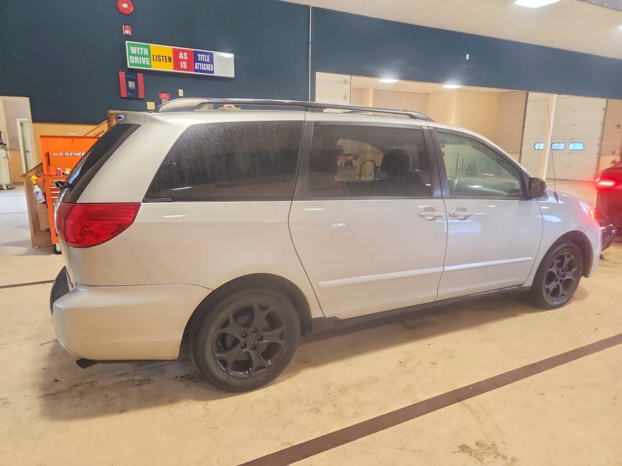 2007 Toyota Sienna Le 7-passenger Gray vin: 5TDZK23C77S076342