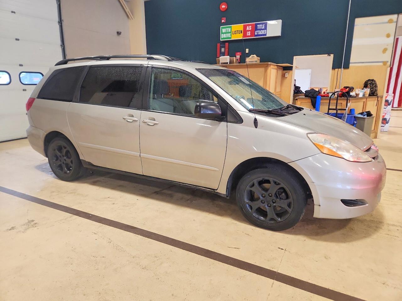 2007 Toyota Sienna Le 7-passenger Gray vin: 5TDZK23C77S076342