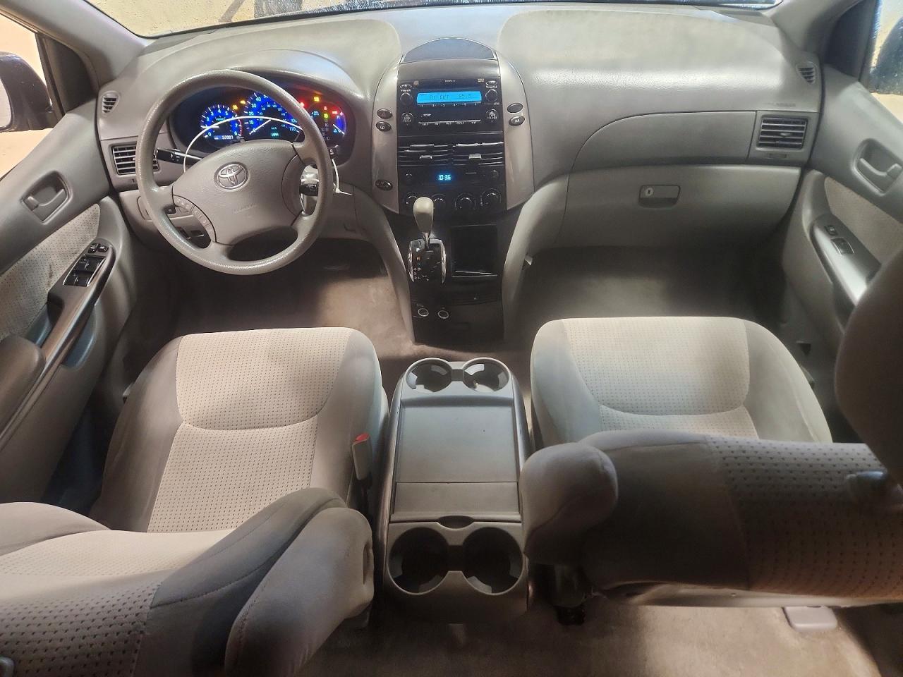 2007 Toyota Sienna Le 7-passenger Gray vin: 5TDZK23C77S076342