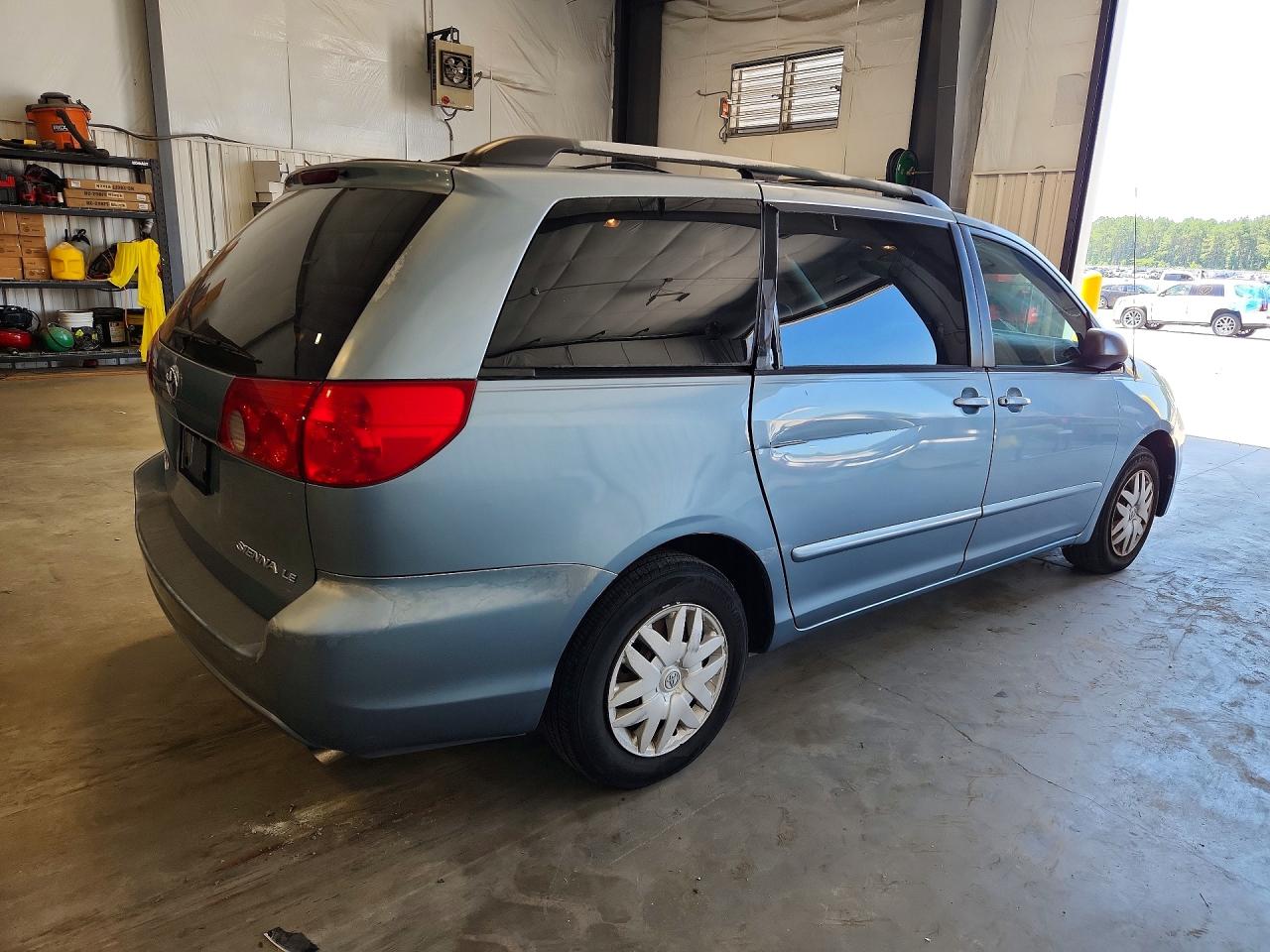 2007 Toyota Sienna Le 7-passenger Blue vin: 5TDZK23C77S079953