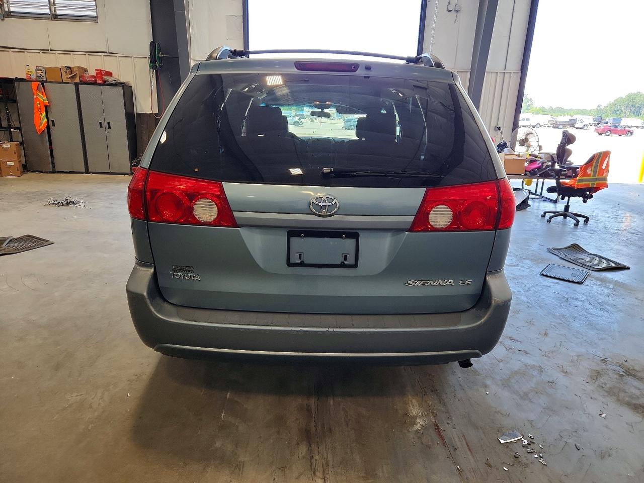 2007 Toyota Sienna Le 7-passenger Blue vin: 5TDZK23C77S079953