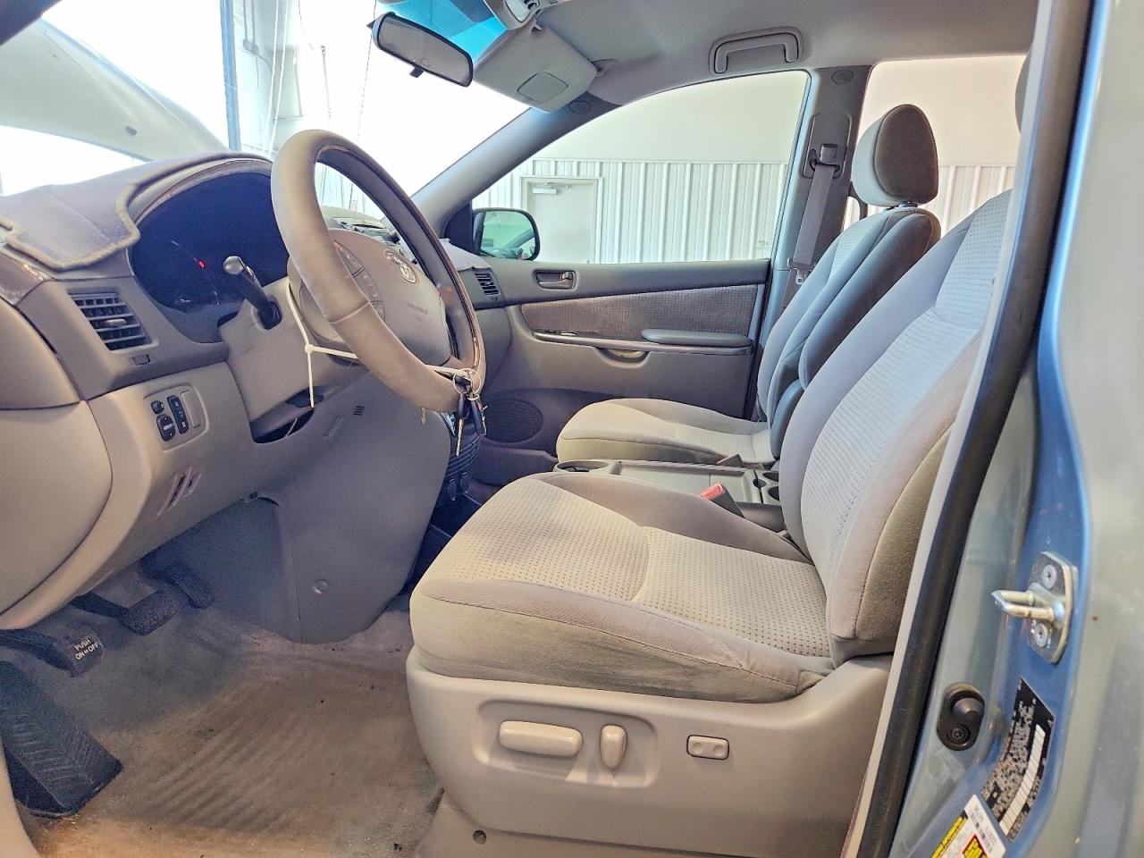 2007 Toyota Sienna Le 7-passenger Blue vin: 5TDZK23C77S079953