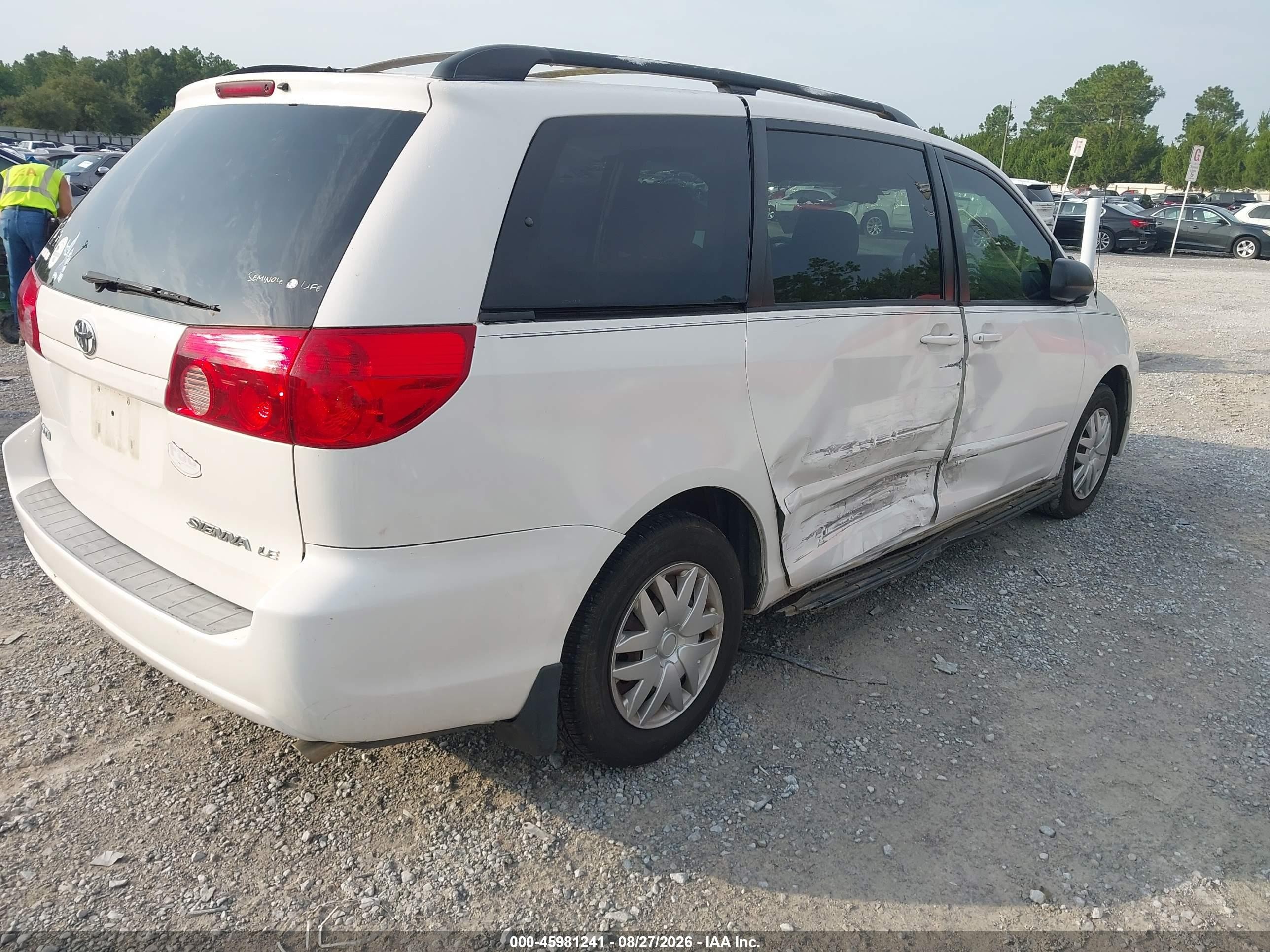2007 Toyota Sienna Le White vin: 5TDZK23C77S092069